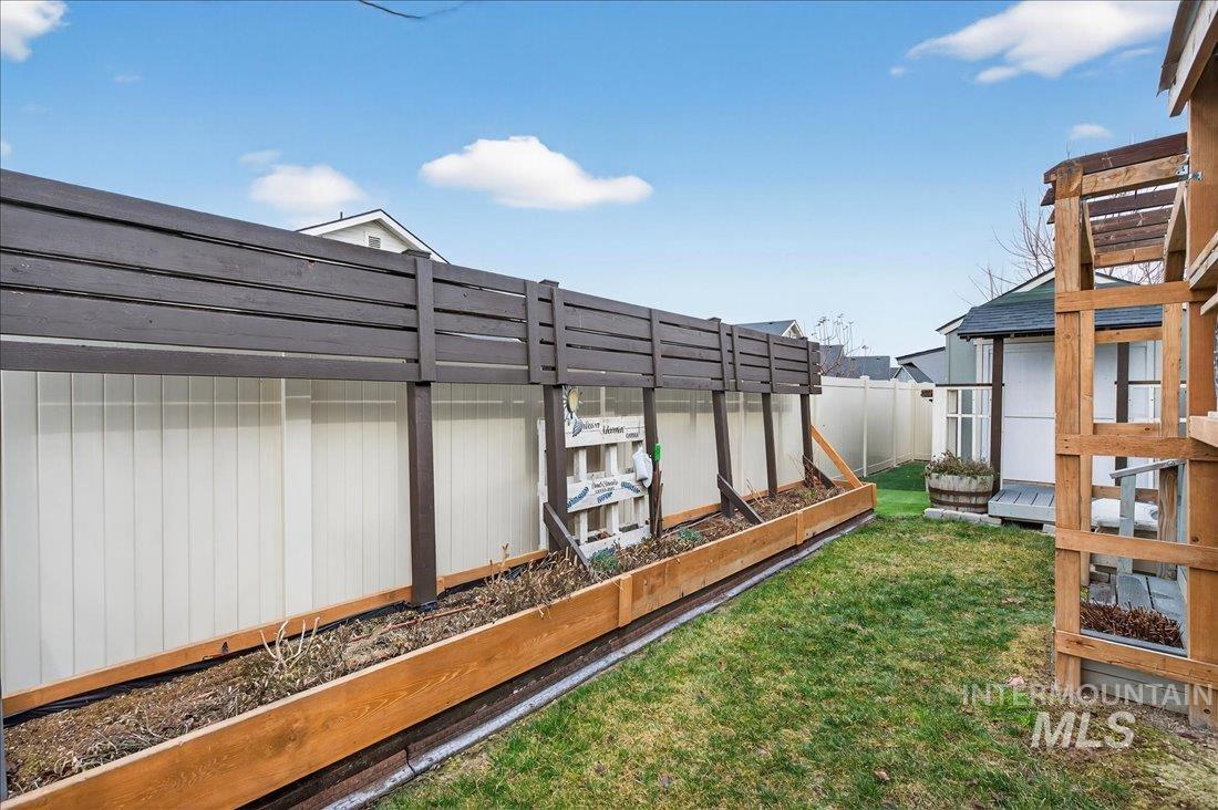 16827 N Cornwallis Way, Nampa, Idaho 83687, 3 Bedrooms, 2 Bathrooms, Residential For Sale, Price $459,000,MLS 98972905