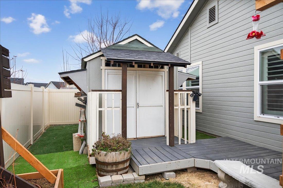 16827 N Cornwallis Way, Nampa, Idaho 83687, 3 Bedrooms, 2 Bathrooms, Residential For Sale, Price $459,000,MLS 98972905