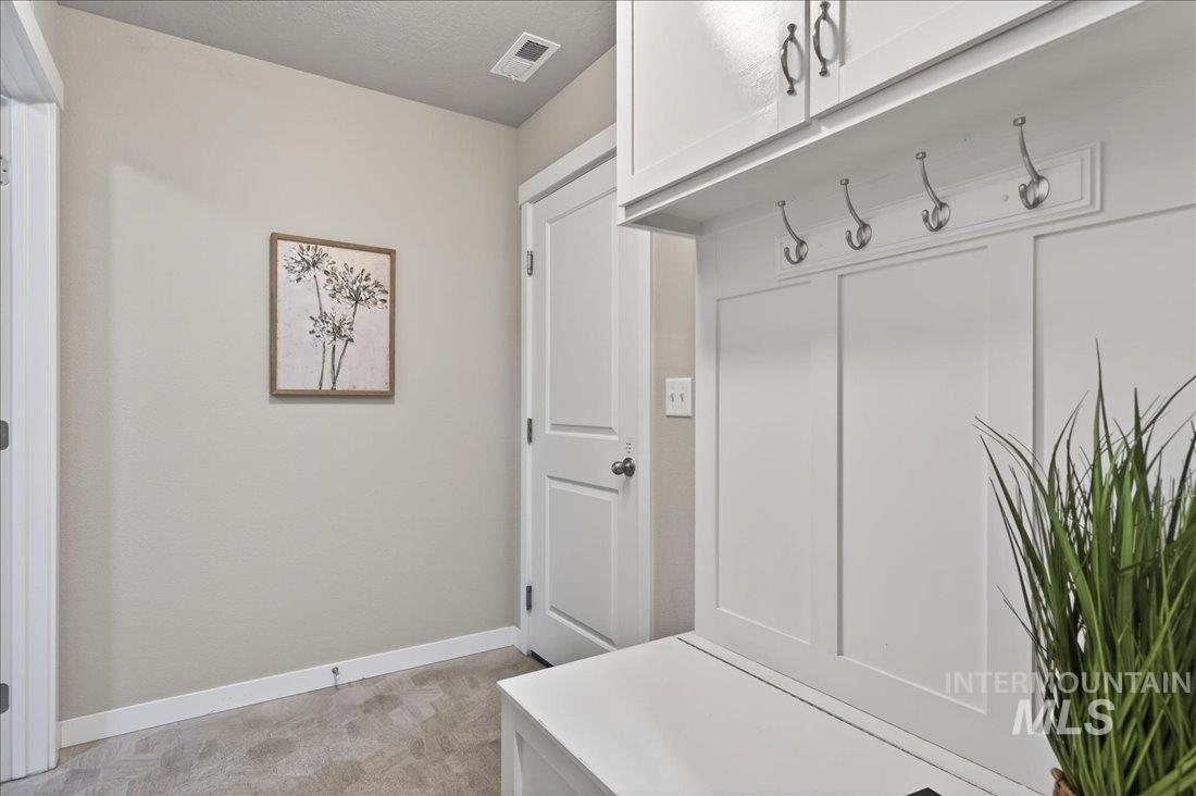 16827 N Cornwallis Way, Nampa, Idaho 83687, 3 Bedrooms, 2 Bathrooms, Residential For Sale, Price $459,000,MLS 98972905