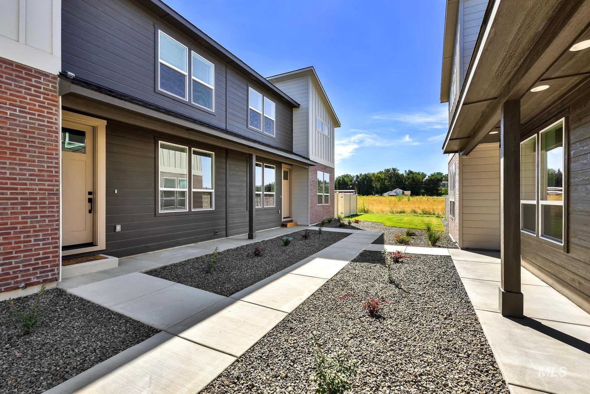 2906 Nieve Lane, Caldwell, Idaho 83605, 3 Bedrooms, 2.5 Bathrooms, Residential For Sale, Price $335,000,MLS 98972907