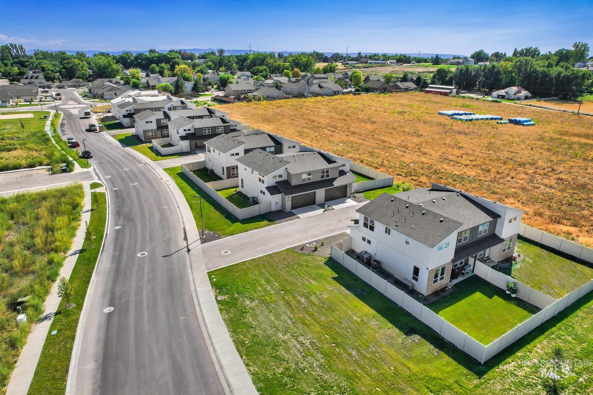 2906 Nieve Lane, Caldwell, Idaho 83605, 3 Bedrooms, 2.5 Bathrooms, Residential For Sale, Price $335,000,MLS 98972907