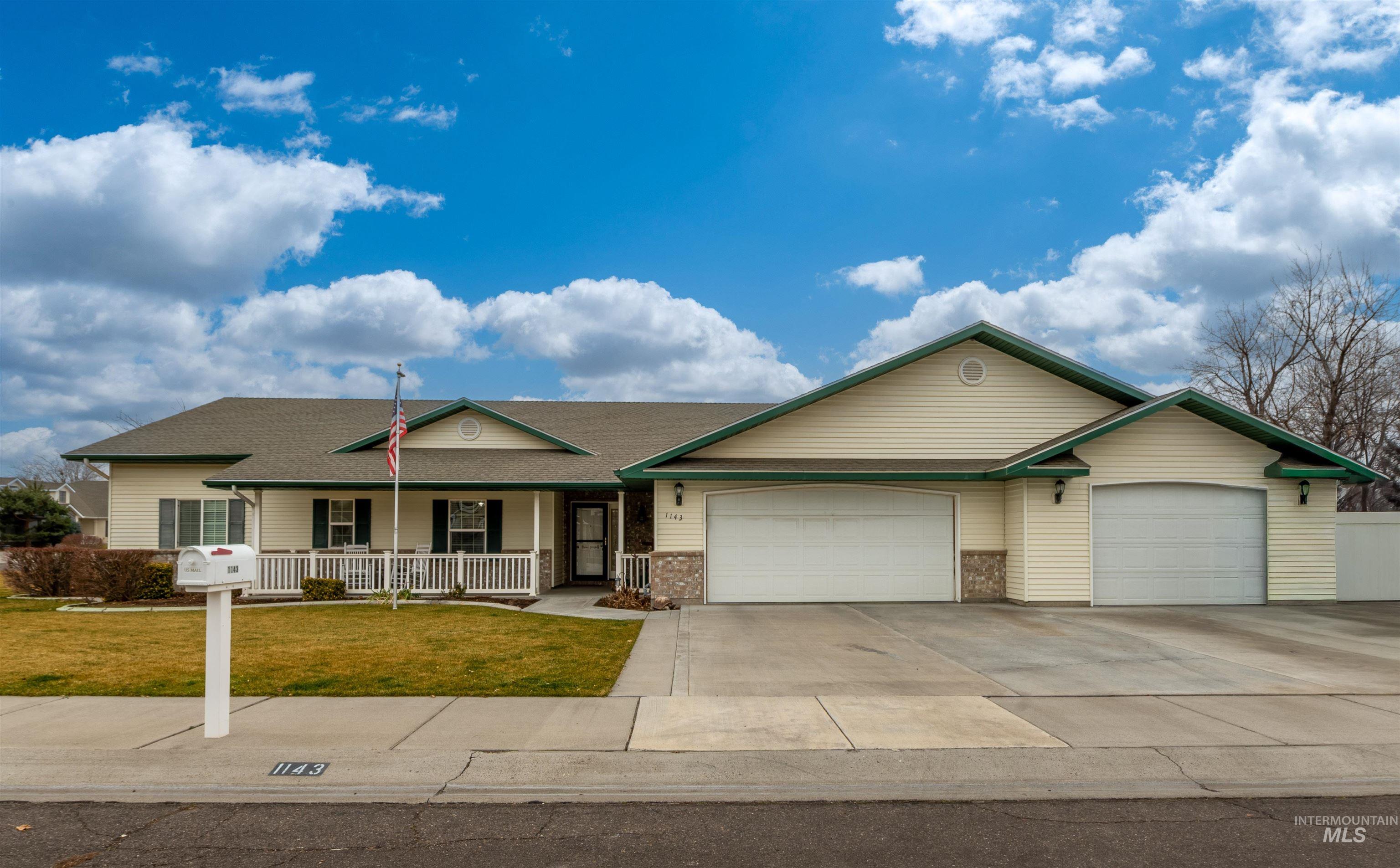 1143 Eastridge Way, Twin Falls, Idaho 83301, 3 Bedrooms, 2.5 Bathrooms, Residential For Sale, Price $595,000,MLS 98972908
