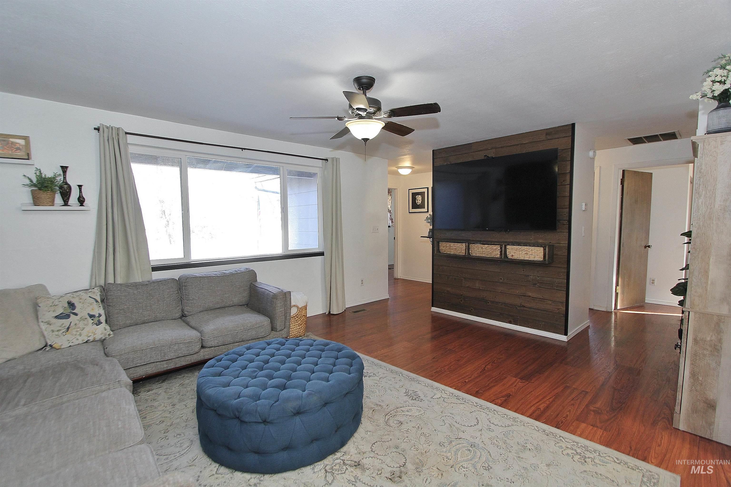 217 W Washington Ave, Homedale, Idaho 83628, 3 Bedrooms, 2 Bathrooms, Residential For Sale, Price $309,900,MLS 98972912