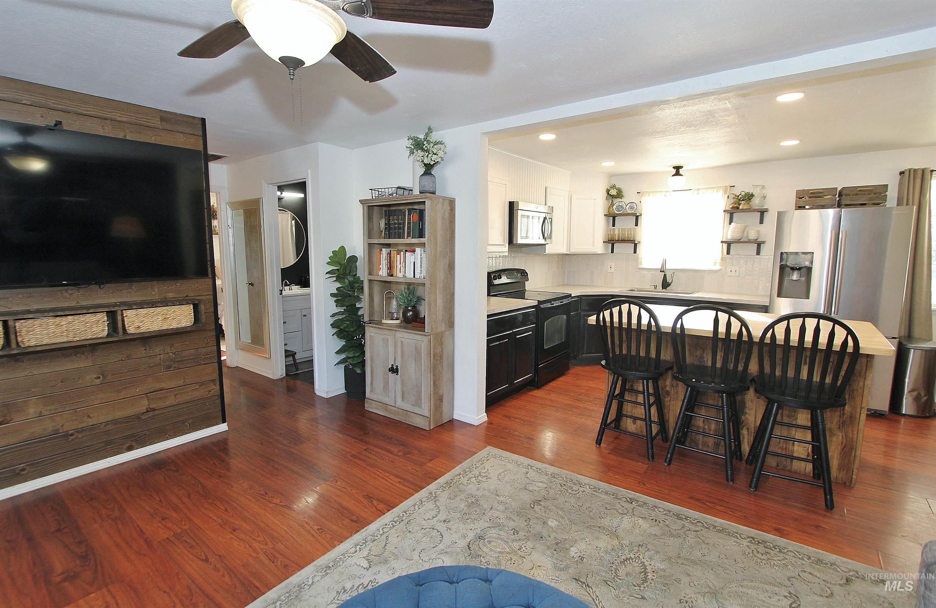 217 W Washington Ave, Homedale, Idaho 83628, 3 Bedrooms, 2 Bathrooms, Residential For Sale, Price $309,900,MLS 98972912