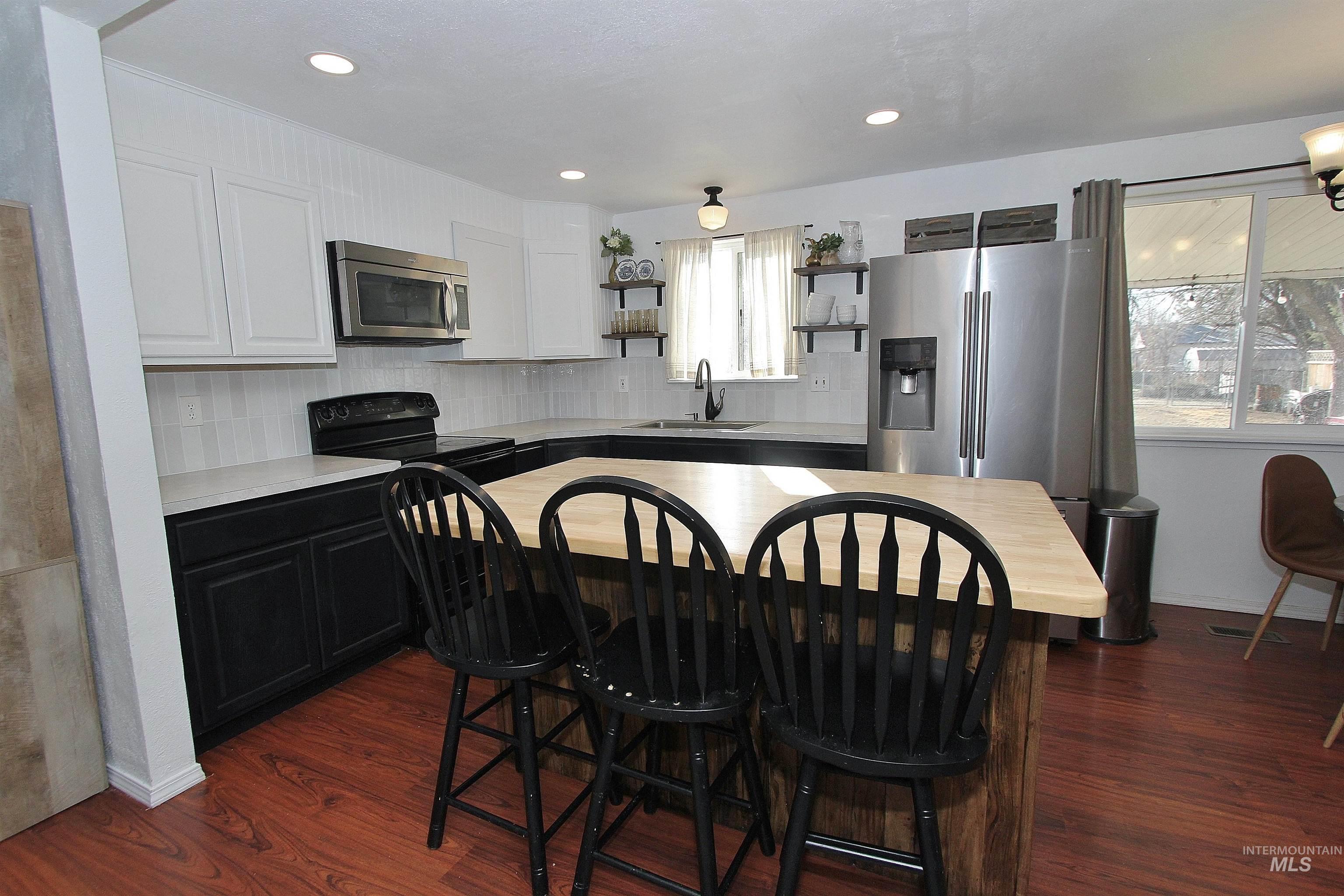 217 W Washington Ave, Homedale, Idaho 83628, 3 Bedrooms, 2 Bathrooms, Residential For Sale, Price $309,900,MLS 98972912