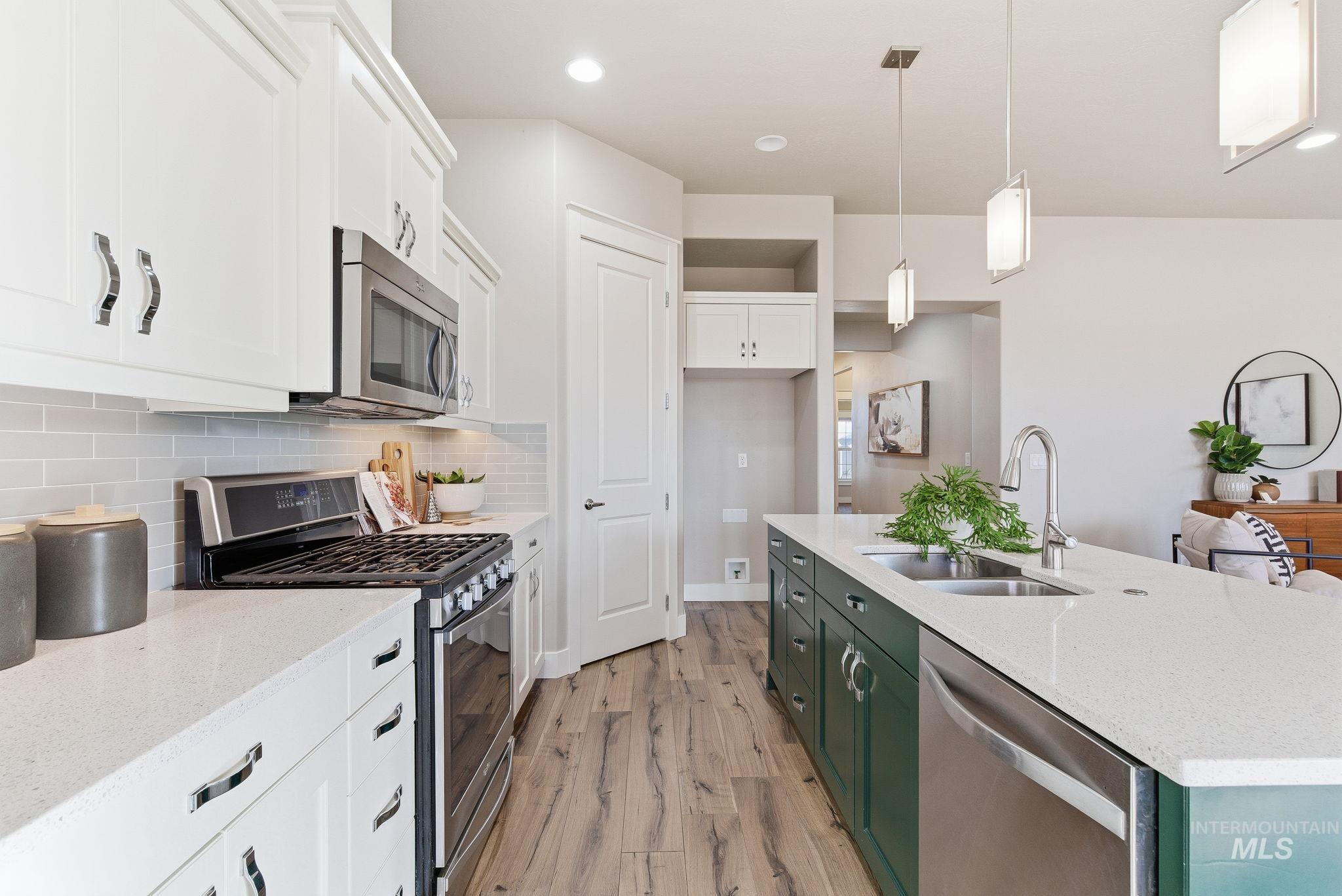 3179 N Cherry Laurel Way, Star, Idaho 83669, 3 Bedrooms, 2 Bathrooms, Residential For Sale, Price $535,000,MLS 98972913