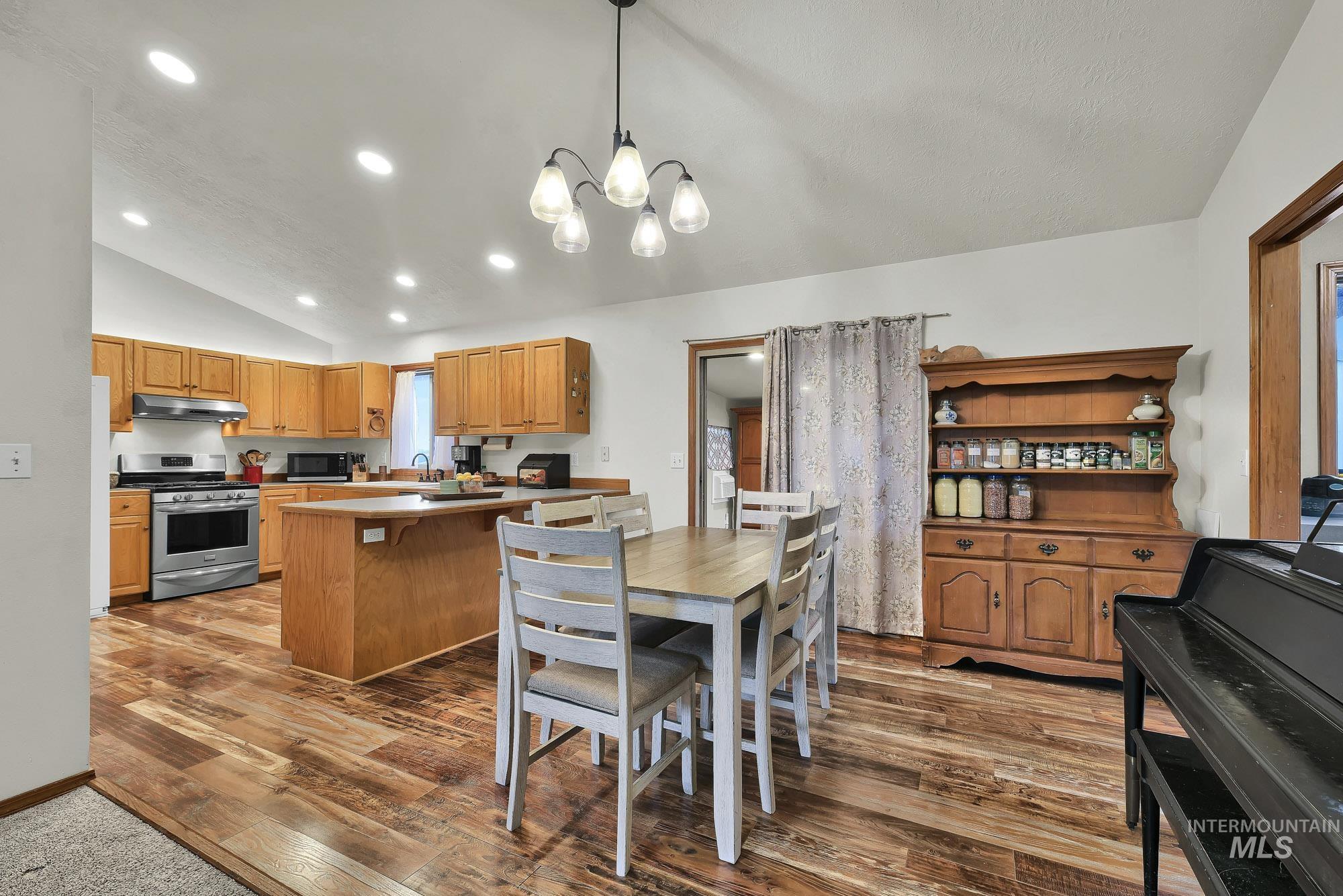 990 Bangtail Ln, Emmett, Idaho 83617, 3 Bedrooms, 2 Bathrooms, Residential For Sale, Price $524,900,MLS 98972916