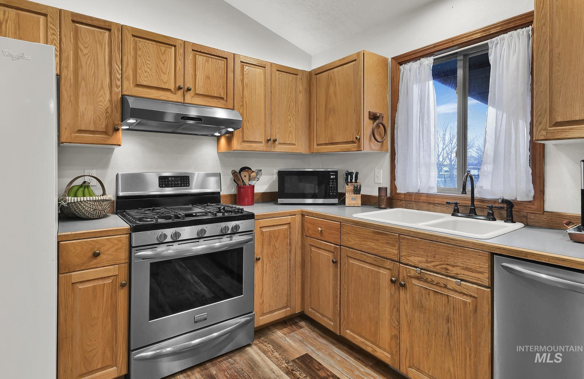 990 Bangtail Ln, Emmett, Idaho 83617, 3 Bedrooms, 2 Bathrooms, Residential For Sale, Price $524,900,MLS 98972916