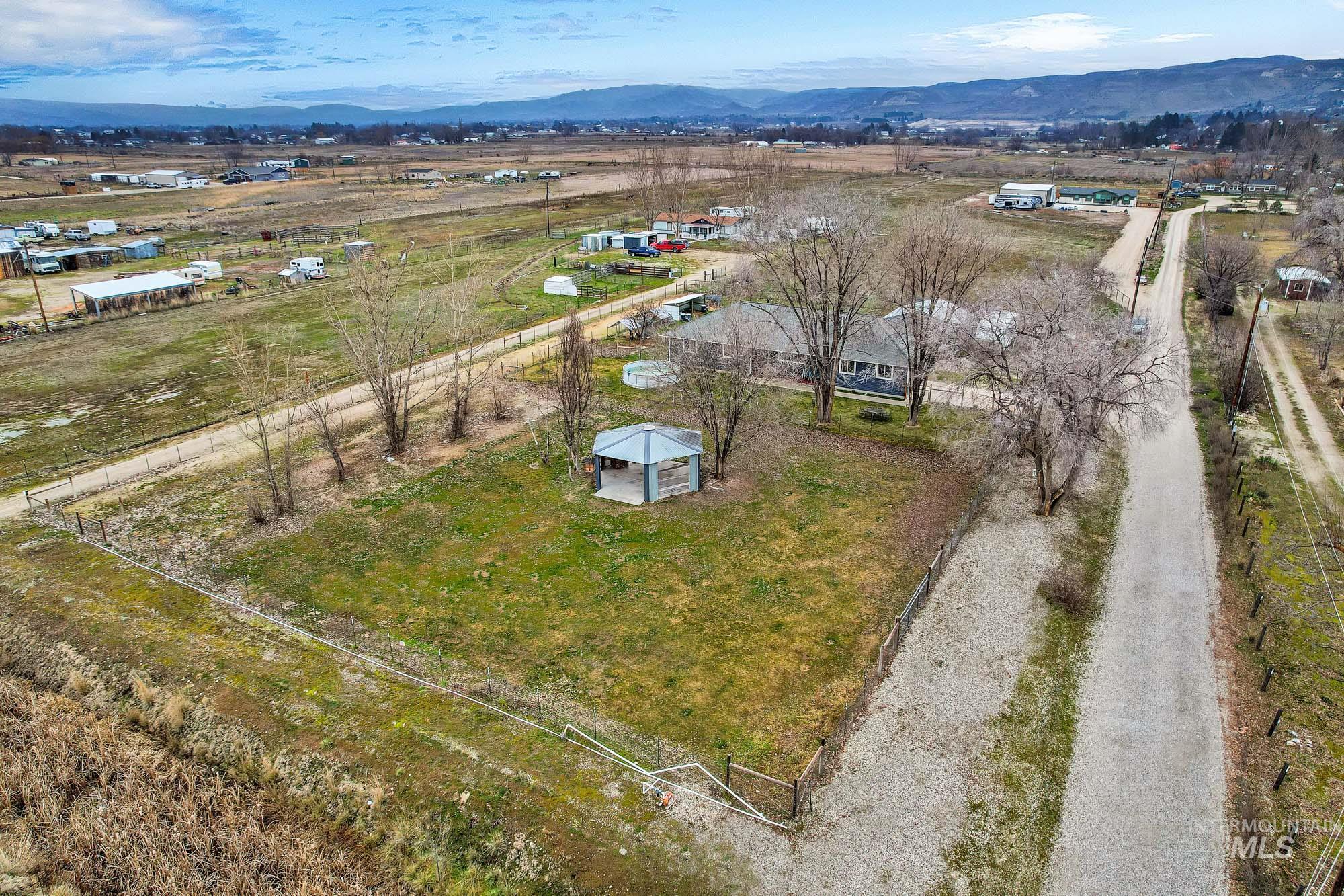 990 Bangtail Ln, Emmett, Idaho 83617, 3 Bedrooms, 2 Bathrooms, Residential For Sale, Price $524,900,MLS 98972916