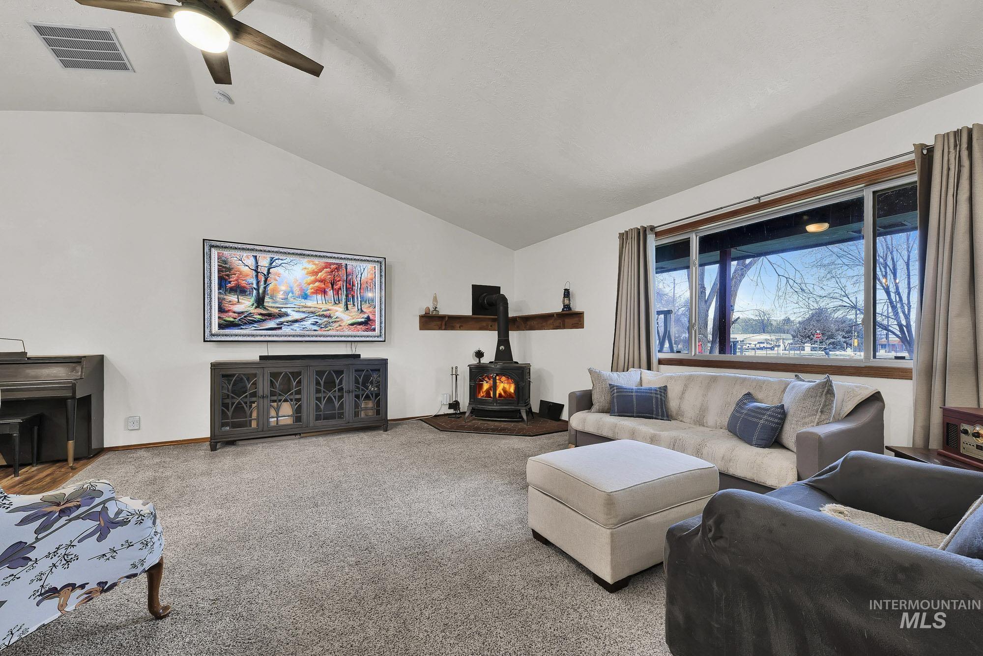 990 Bangtail Ln, Emmett, Idaho 83617, 3 Bedrooms, 2 Bathrooms, Residential For Sale, Price $524,900,MLS 98972916