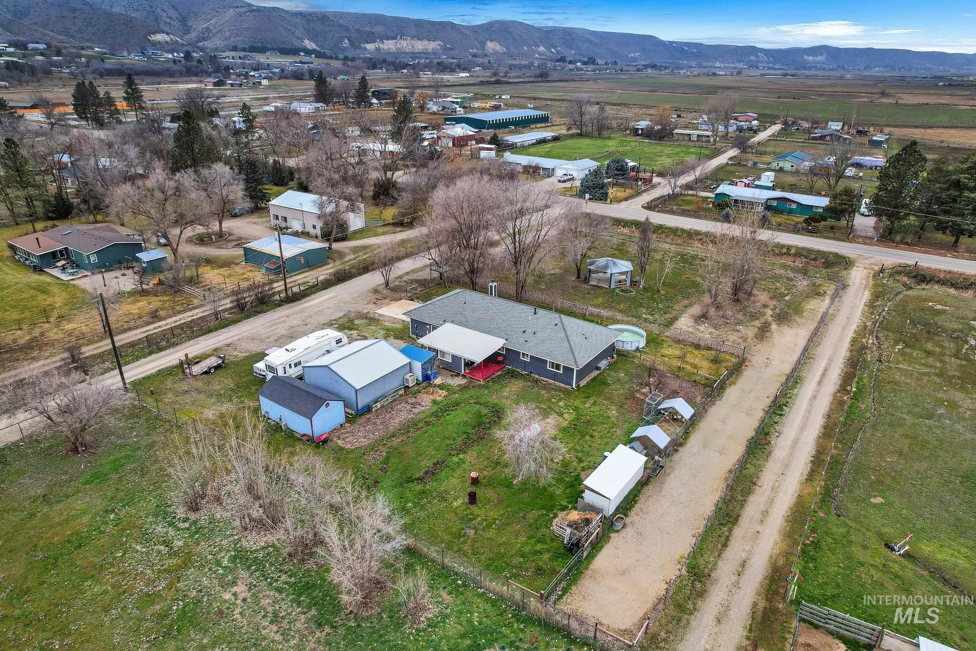 990 Bangtail Ln, Emmett, Idaho 83617, 3 Bedrooms, 2 Bathrooms, Residential For Sale, Price $524,900,MLS 98972916