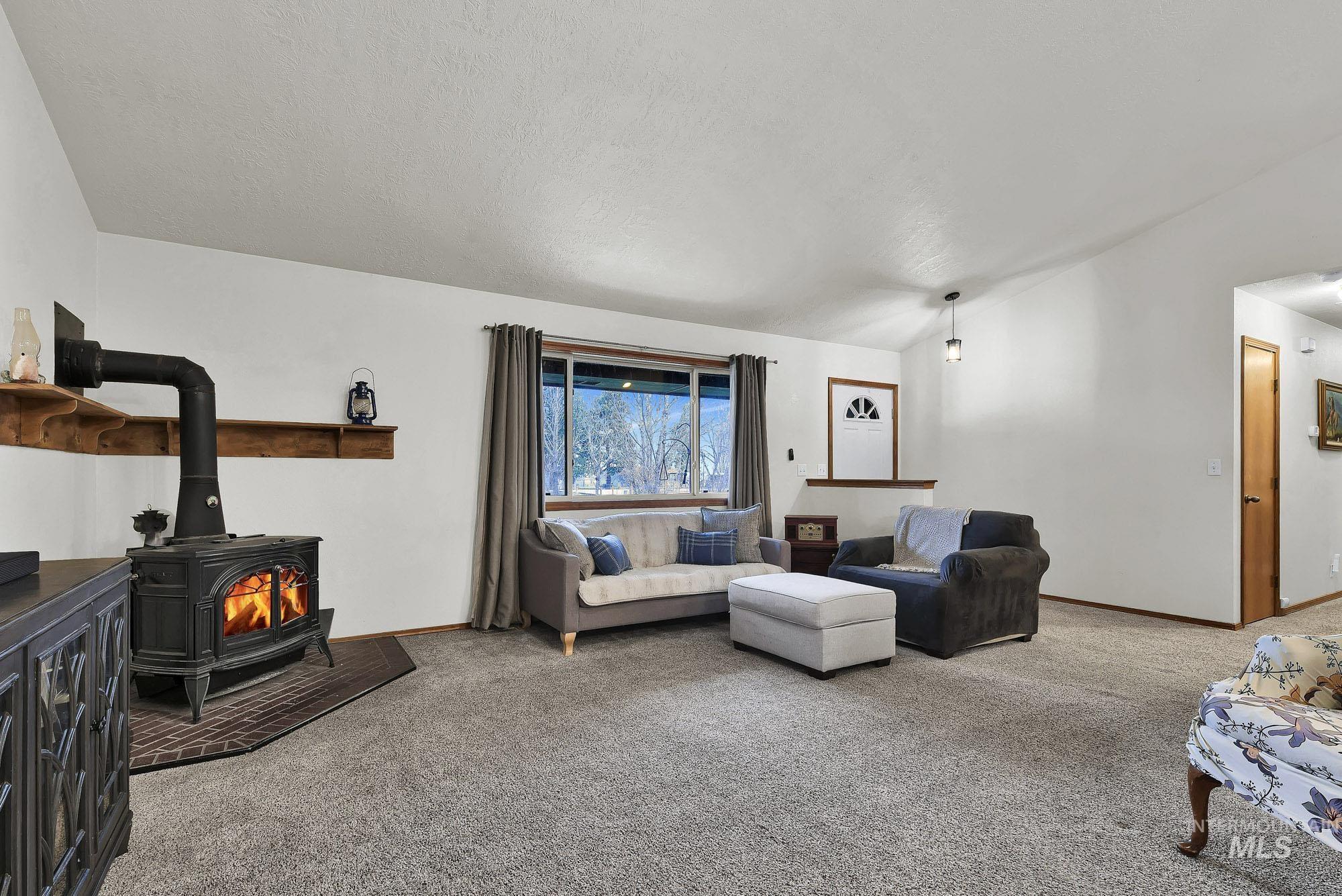 990 Bangtail Ln, Emmett, Idaho 83617, 3 Bedrooms, 2 Bathrooms, Residential For Sale, Price $524,900,MLS 98972916