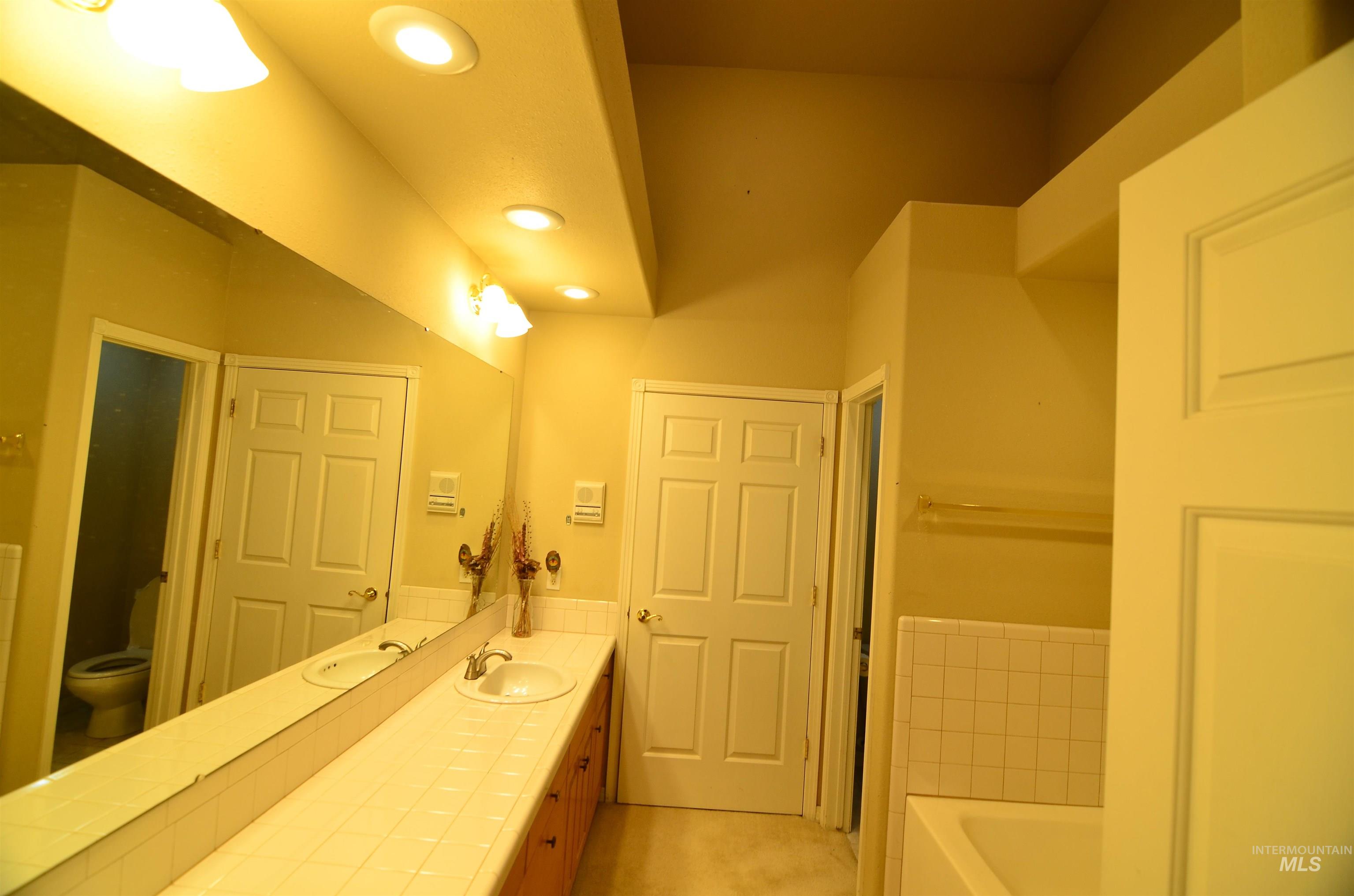 690 S Granite Way, Boise, Idaho 83712, 4 Bedrooms, 3 Bathrooms, Residential For Sale, Price $930,000,MLS 98972919