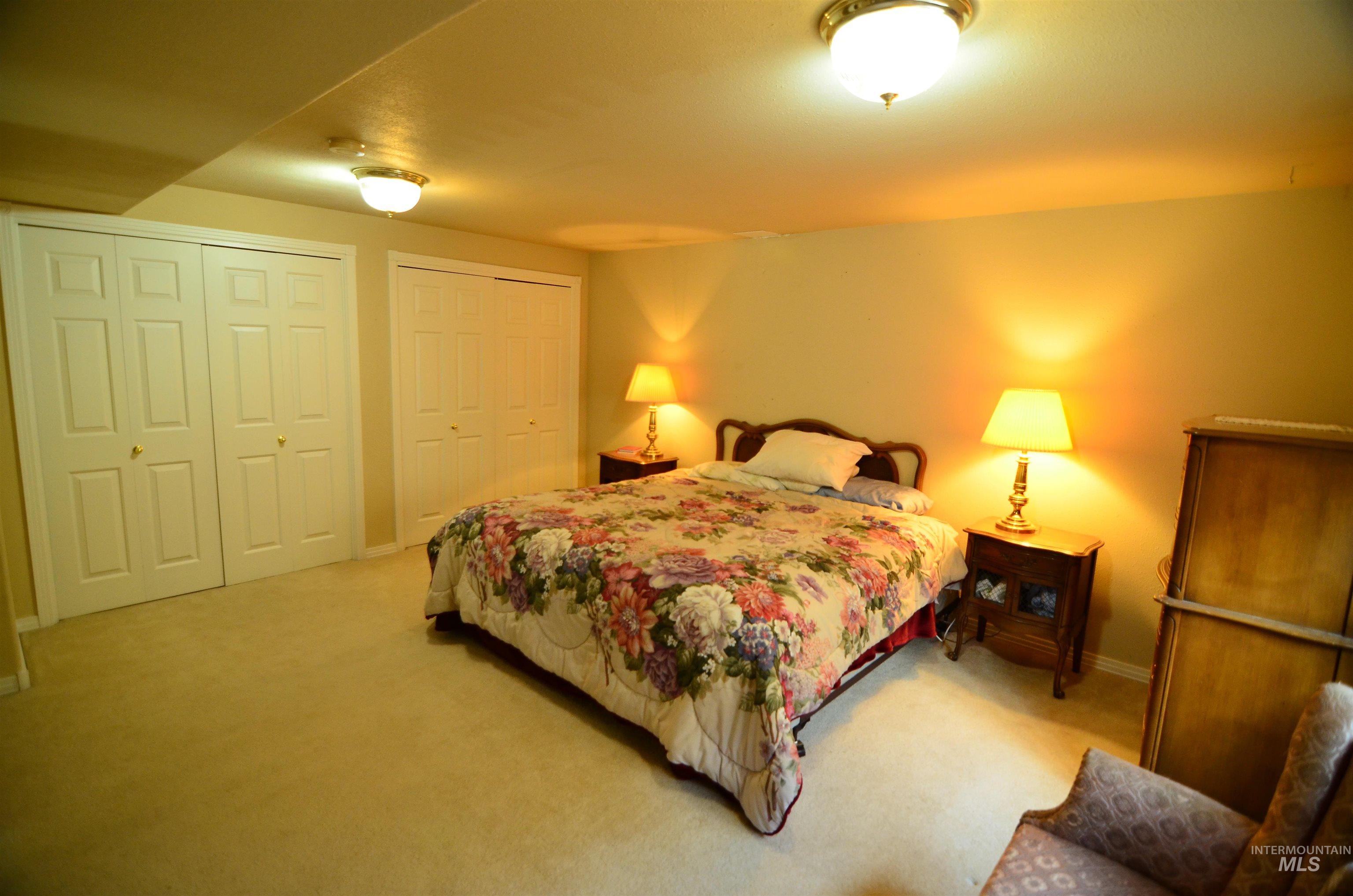 690 S Granite Way, Boise, Idaho 83712, 4 Bedrooms, 3 Bathrooms, Residential For Sale, Price $930,000,MLS 98972919