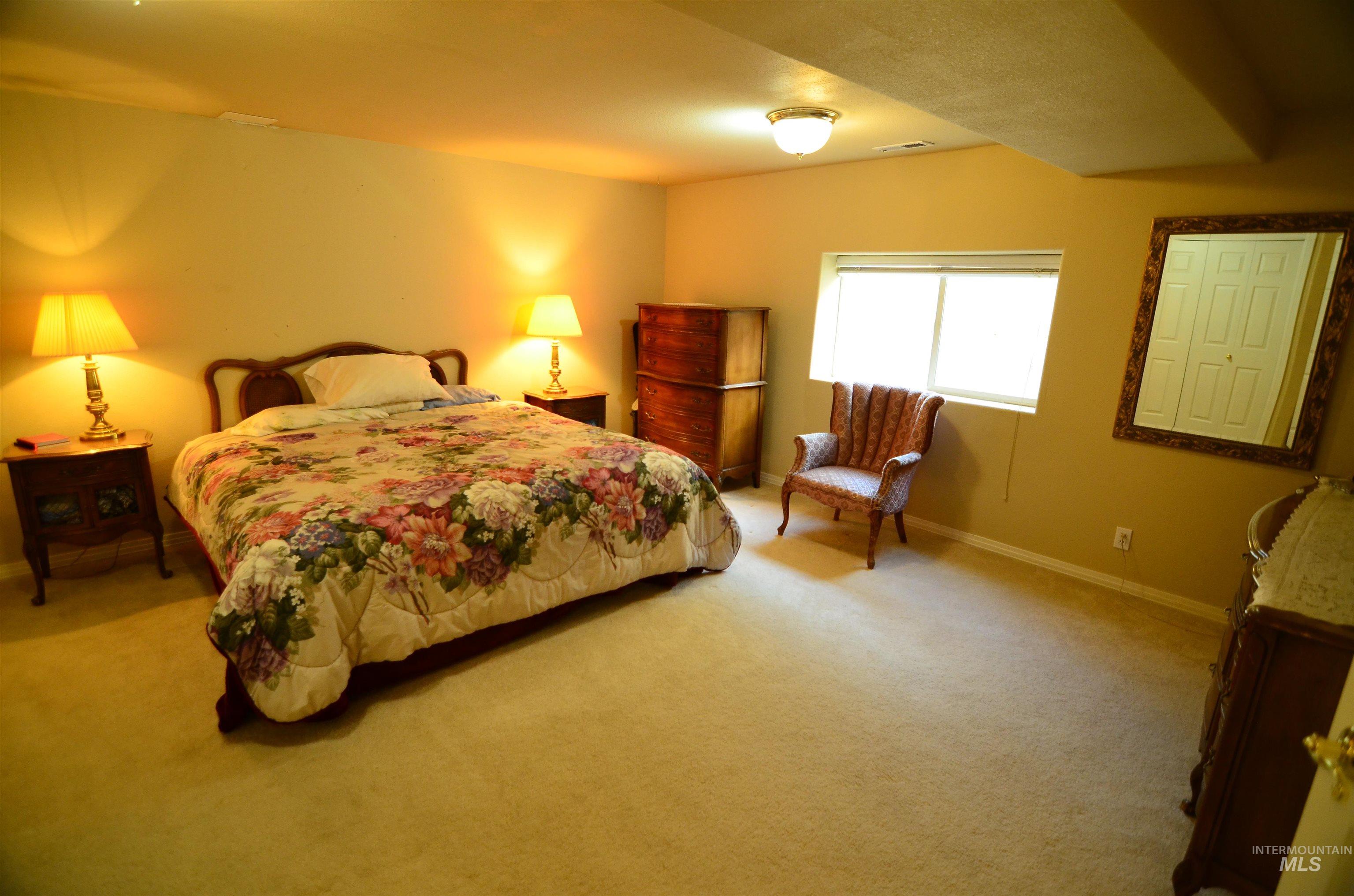 690 S Granite Way, Boise, Idaho 83712, 4 Bedrooms, 3 Bathrooms, Residential For Sale, Price $930,000,MLS 98972919