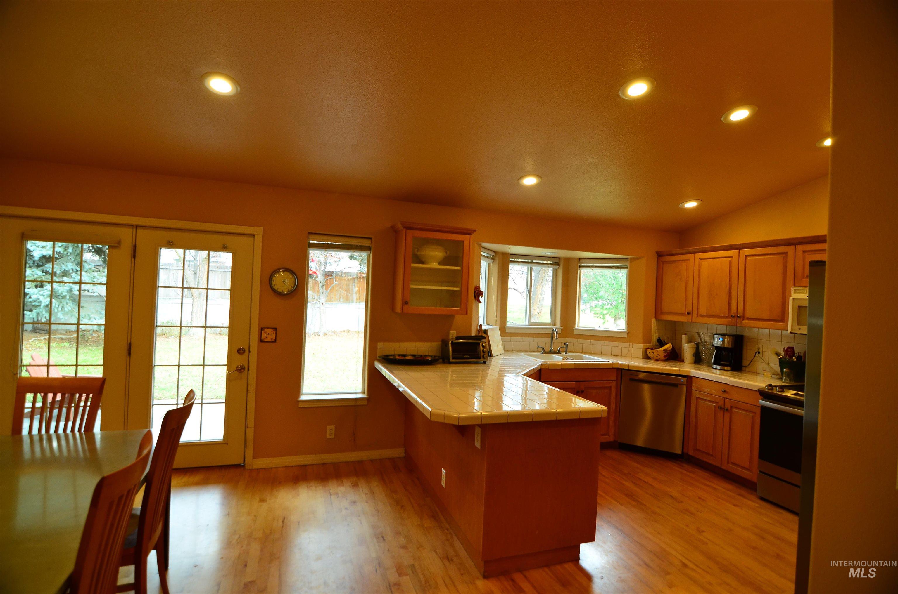 690 S Granite Way, Boise, Idaho 83712, 4 Bedrooms, 3 Bathrooms, Residential For Sale, Price $930,000,MLS 98972919