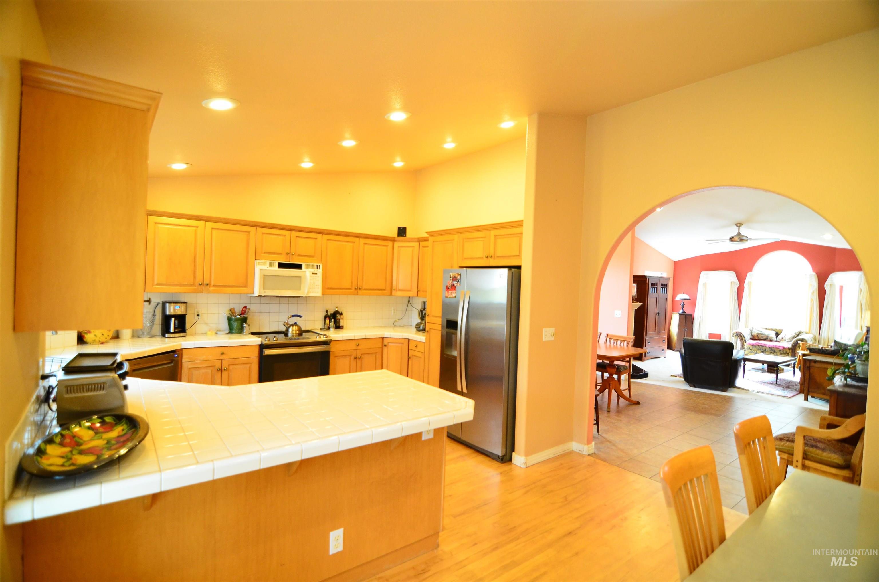 690 S Granite Way, Boise, Idaho 83712, 4 Bedrooms, 3 Bathrooms, Residential For Sale, Price $930,000,MLS 98972919