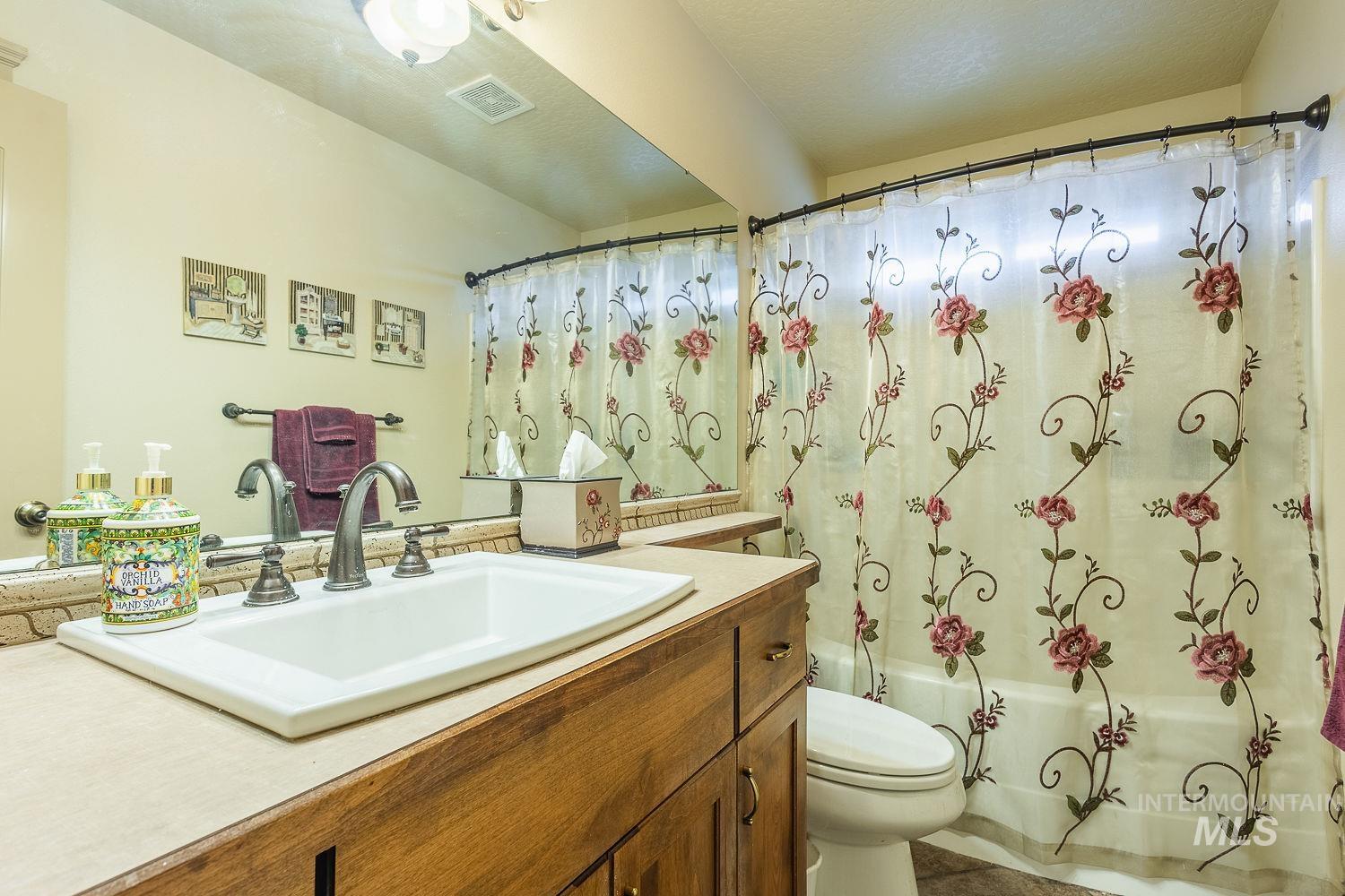 17923 Polara Way, Nampa, Idaho 83687, 3 Bedrooms, 2 Bathrooms, Residential For Sale, Price $775,000,MLS 98972924