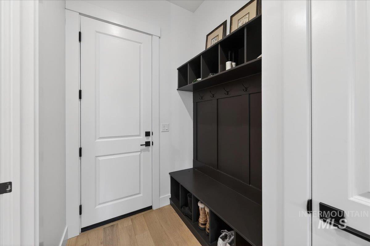 1911 N Willowick Ave, Eagle, Idaho 83616, 4 Bedrooms, 3 Bathrooms, Residential For Sale, Price $877,778, 98972925