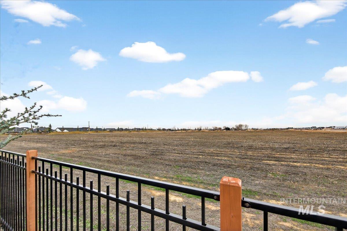 1911 W Willowick Ave, Eagle, Idaho 83616, 4 Bedrooms, 3 Bathrooms, Residential For Sale, Price $889,900,MLS 98972925