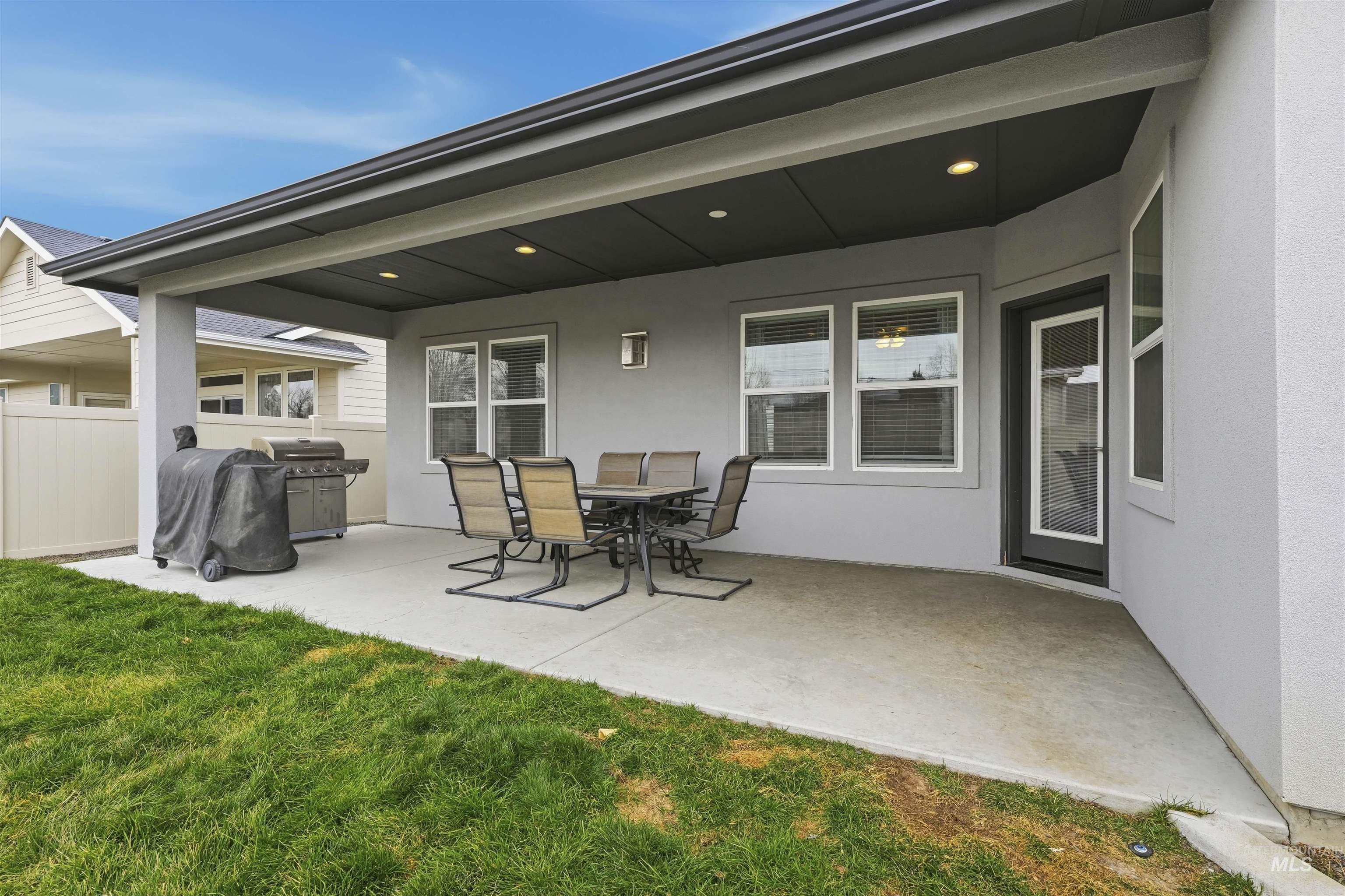 2229 E Grayson St, Meridian, Idaho 83642, 3 Bedrooms, 2 Bathrooms, Residential For Sale, Price $589,000, 98972926