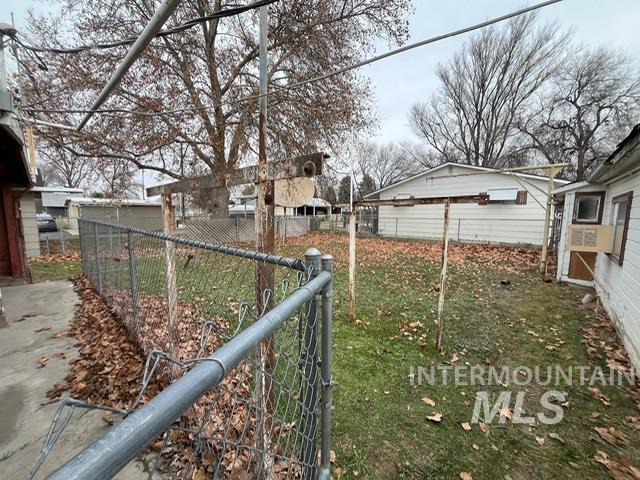 914 W W Roberts Ave, Nampa, Idaho 83651, 2 Bedrooms, 1 Bathroom, Residential For Sale, Price $225,000,MLS 98972927