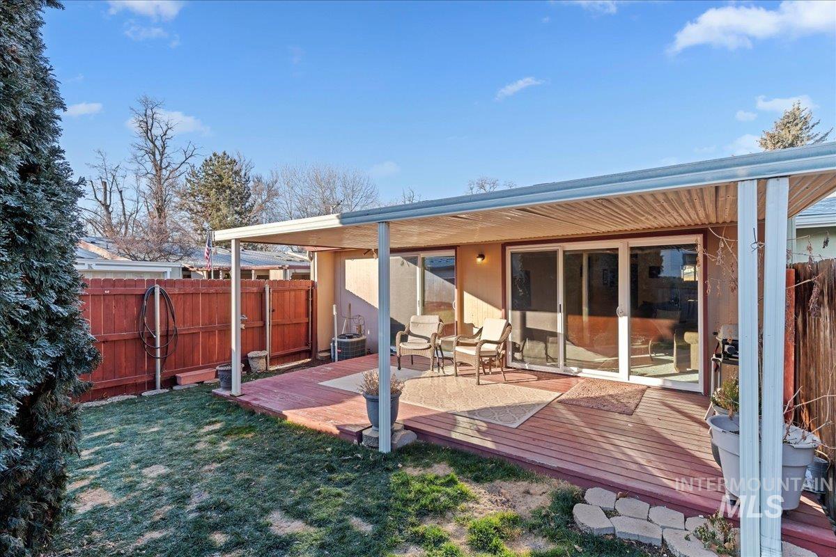 4747 W Albion St, Boise, Idaho 83705, 3 Bedrooms, 1.5 Bathrooms, Residential For Sale, Price $385,000,MLS 98972928