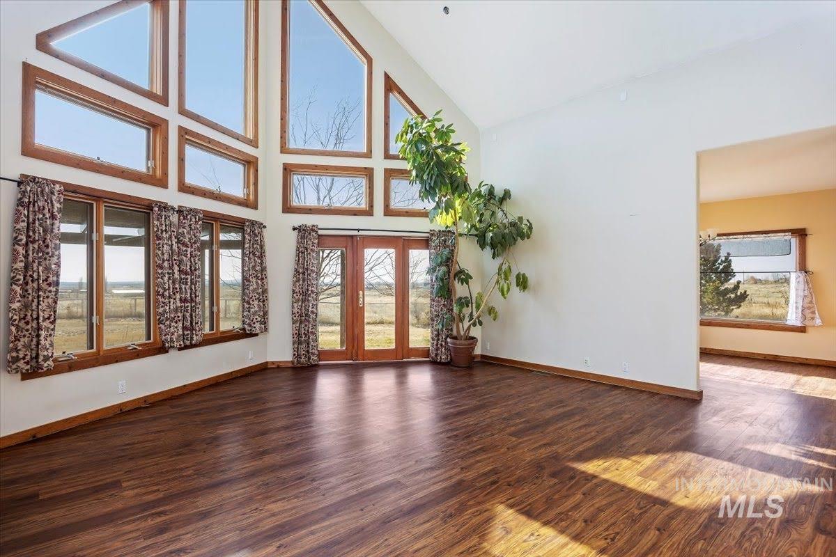 188 E 552 N, Shoshone, Idaho 83352, 3 Bedrooms, 2 Bathrooms, Residential For Sale, Price $625,000,MLS 98972929