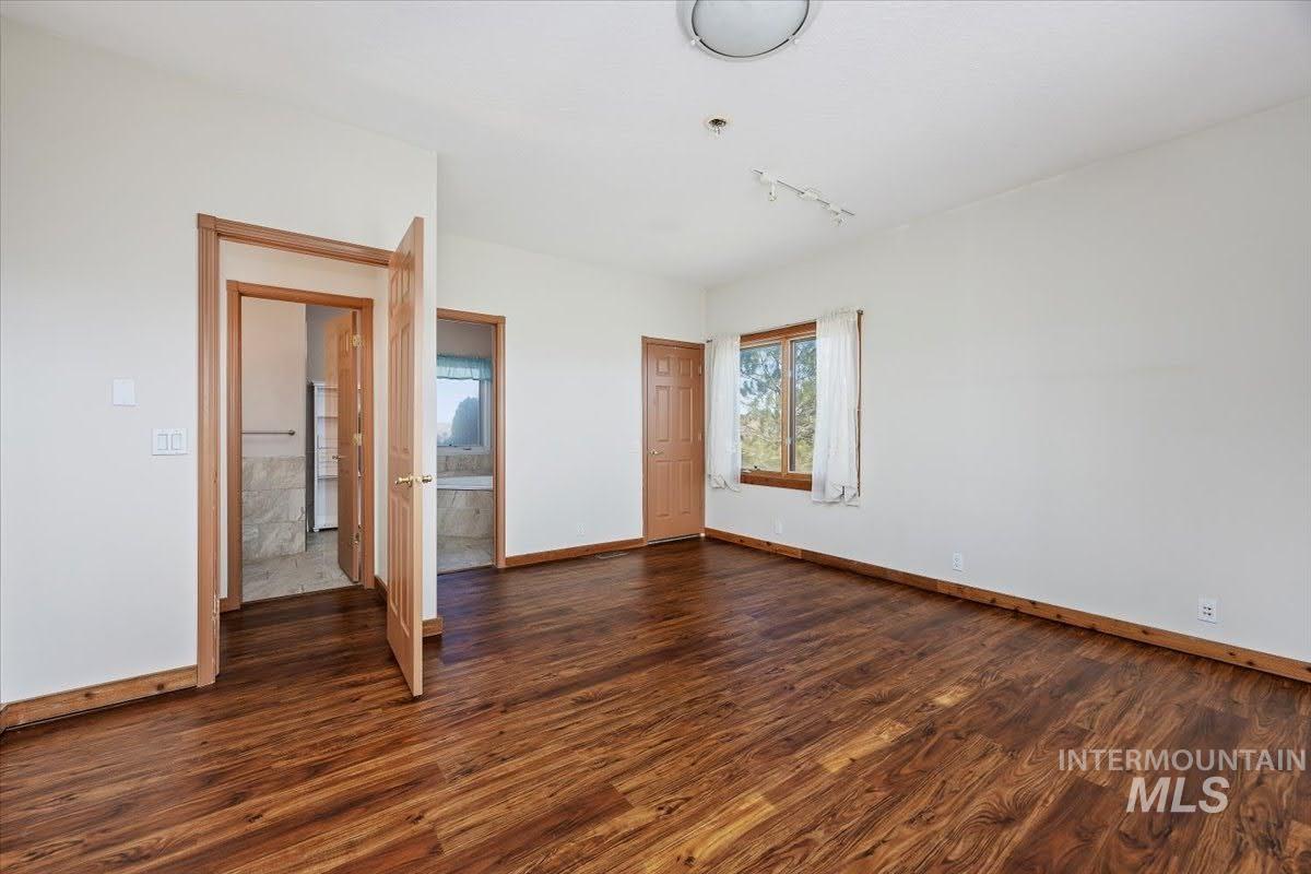 188 E 552 N, Shoshone, Idaho 83352, 3 Bedrooms, 2 Bathrooms, Residential For Sale, Price $625,000,MLS 98972929