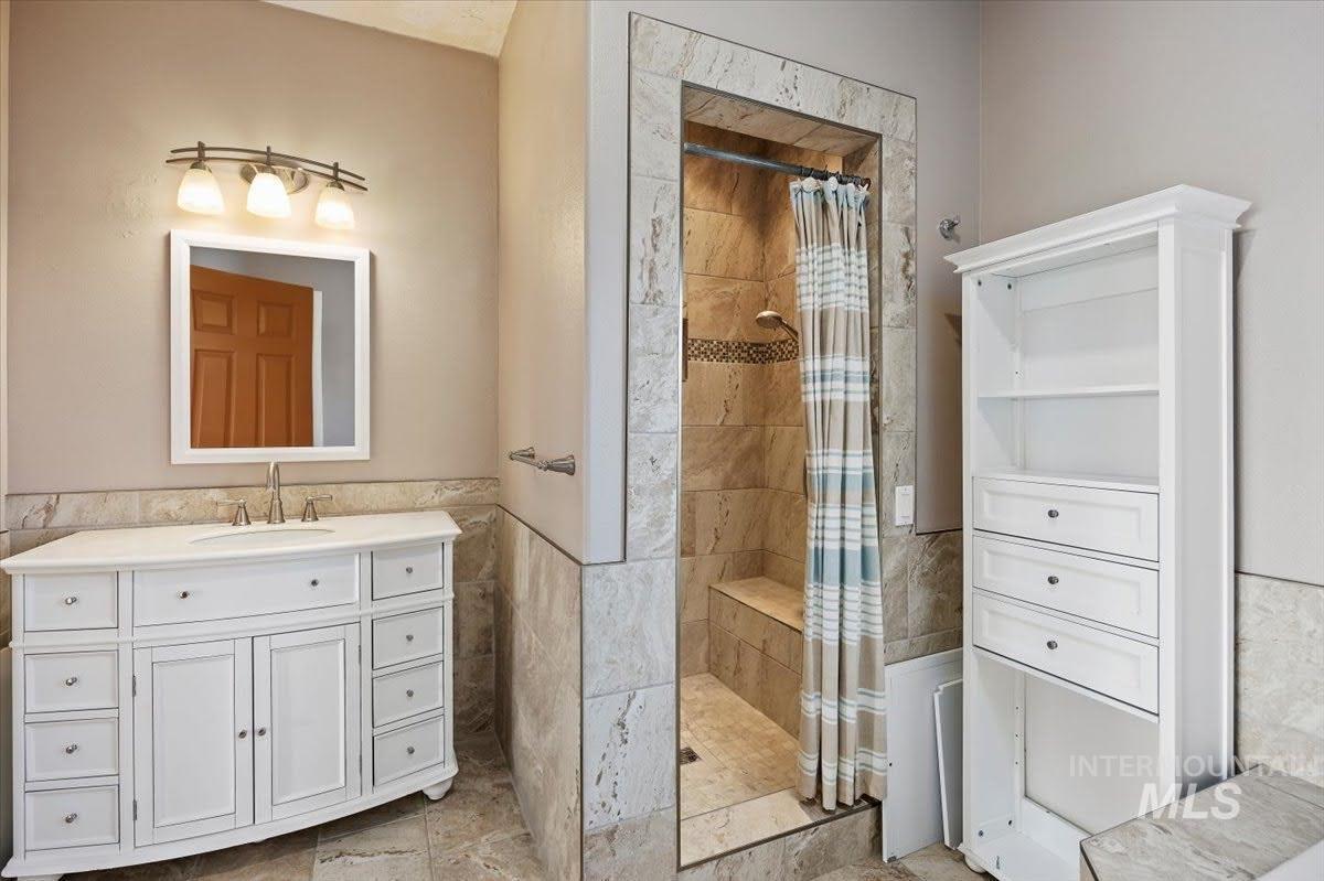 188 E 552 N, Shoshone, Idaho 83352, 3 Bedrooms, 2 Bathrooms, Residential For Sale, Price $625,000,MLS 98972929