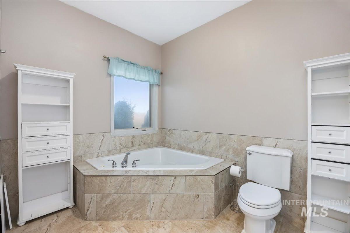 188 E 552 N, Shoshone, Idaho 83352, 3 Bedrooms, 2 Bathrooms, Residential For Sale, Price $625,000,MLS 98972929