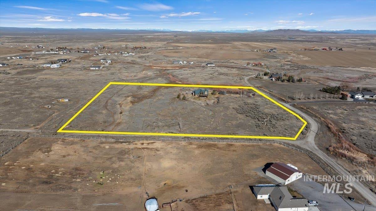 188 E 552 N, Shoshone, Idaho 83352, 3 Bedrooms, 2 Bathrooms, Residential For Sale, Price $625,000,MLS 98972929