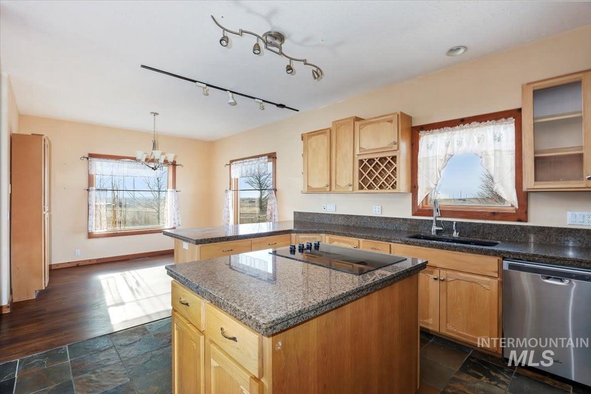 188 E 552 N, Shoshone, Idaho 83352, 3 Bedrooms, 2 Bathrooms, Residential For Sale, Price $625,000,MLS 98972929