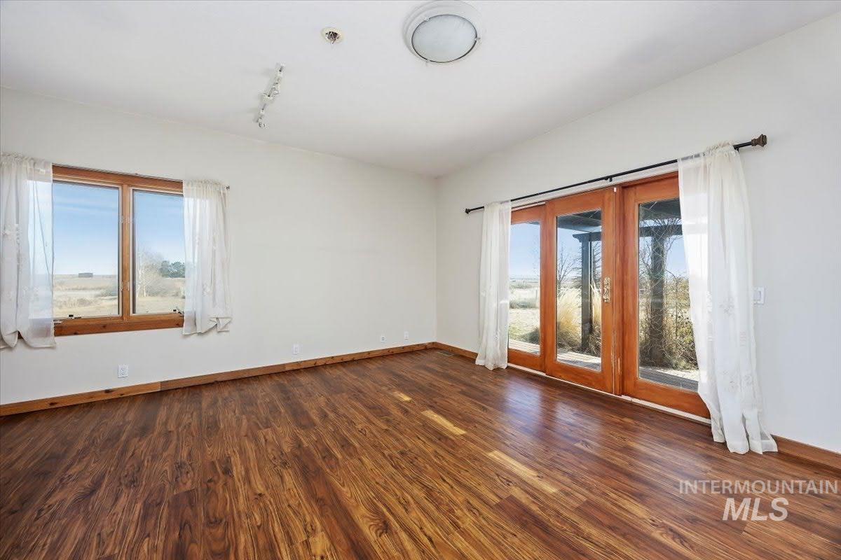 188 E 552 N, Shoshone, Idaho 83352, 3 Bedrooms, 2 Bathrooms, Residential For Sale, Price $625,000,MLS 98972929