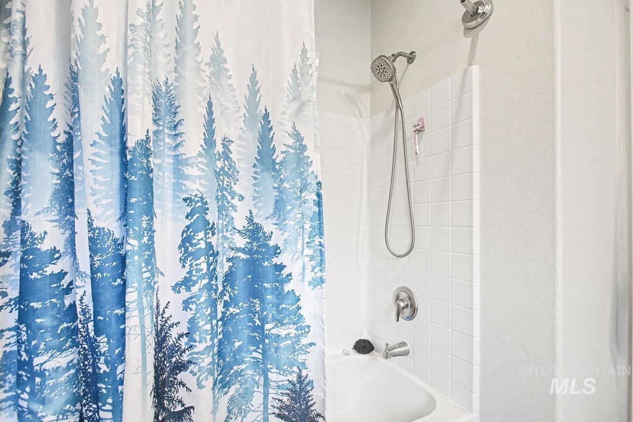 1224 1/2 Burrell Ave, Lewiston, Idaho 83501, 3 Bedrooms, 2 Bathrooms, Residential For Sale, Price $325,000,MLS 98972932