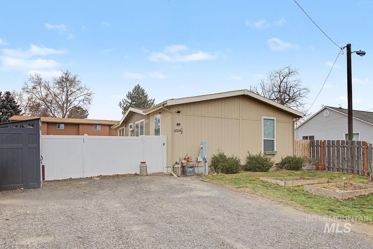 1224 1/2 Burrell Ave, Lewiston, Idaho 83501, 3 Bedrooms, 2 Bathrooms, Residential For Sale, Price $325,000,MLS 98972932