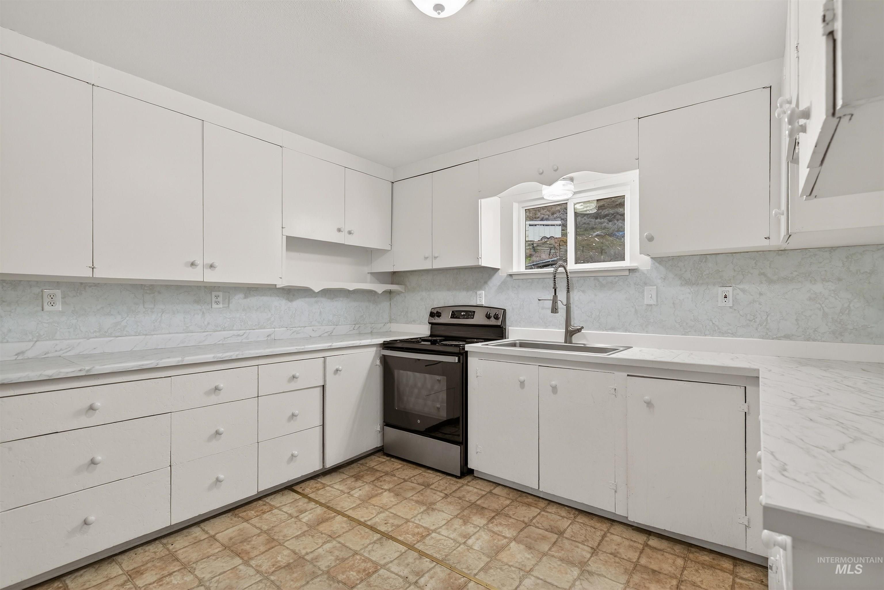 8049 Asotin Creek Road, Asotin, Washington 99402, 3 Bedrooms, 2 Bathrooms, Residential For Sale, Price $469,900,MLS 98972933