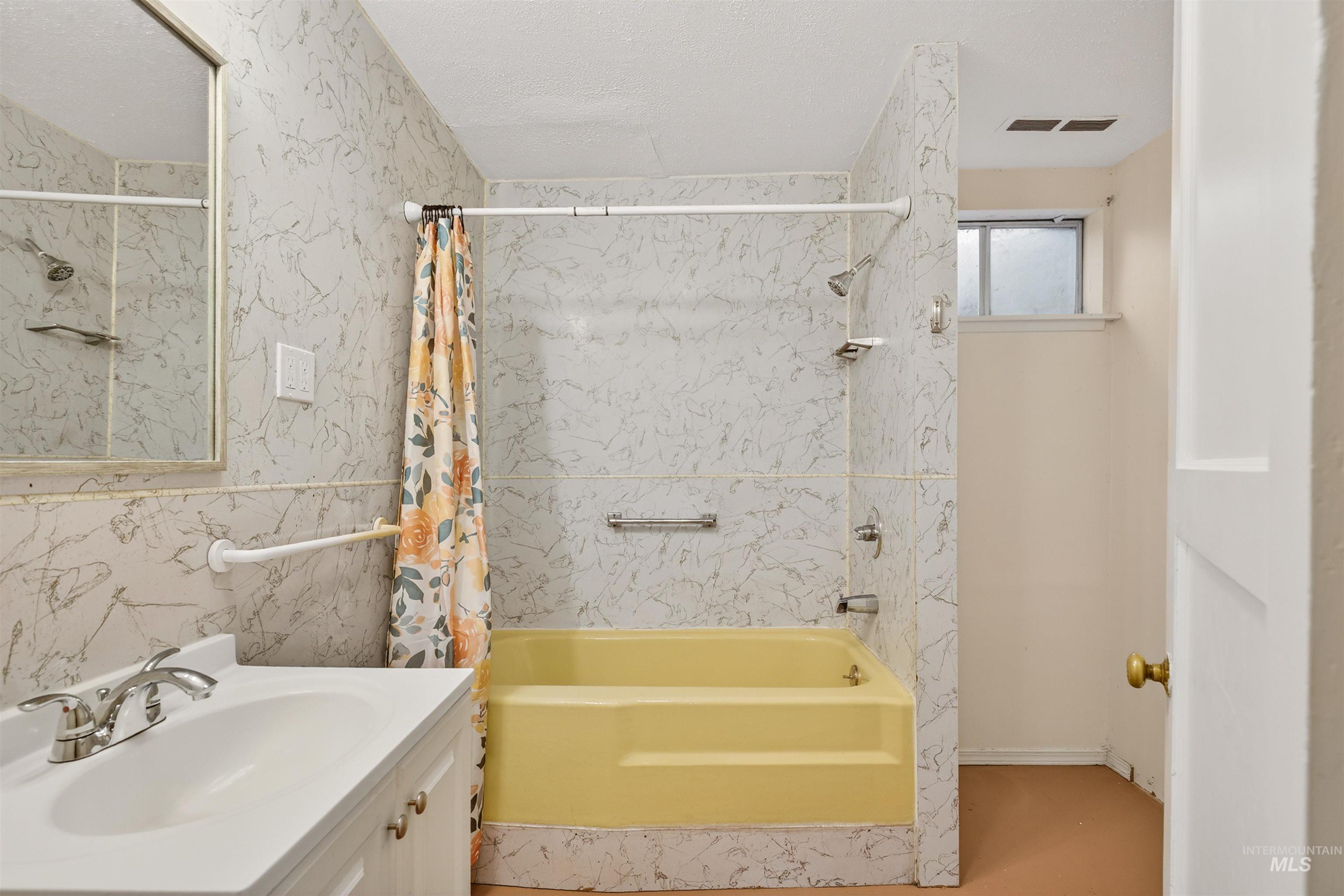 8049 Asotin Creek Road, Asotin, Washington 99402, 3 Bedrooms, 2 Bathrooms, Residential For Sale, Price $469,900,MLS 98972933