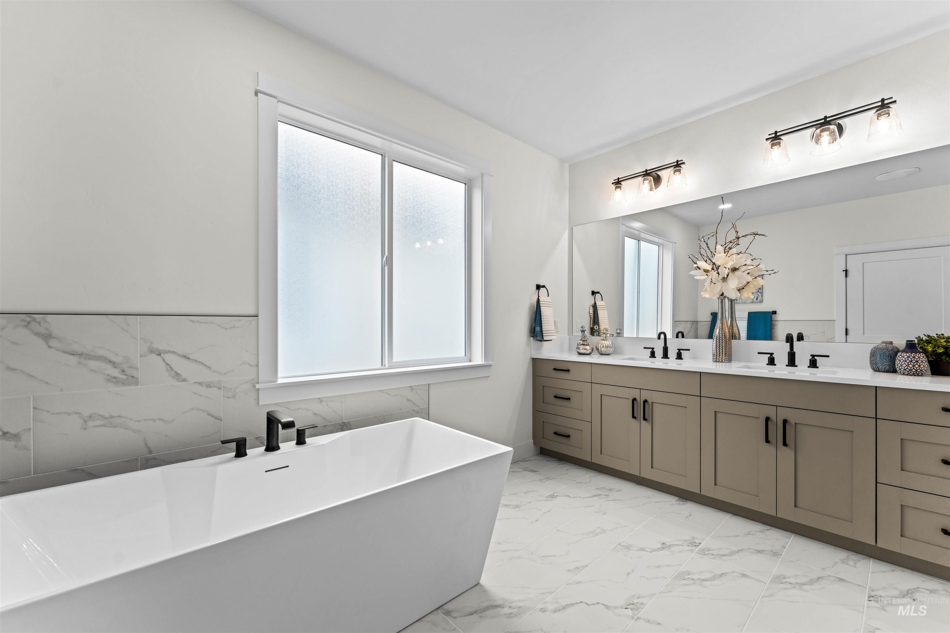 9943 W Sunberry Ct, Star, Idaho 83669, 4 Bedrooms, 2.5 Bathrooms, Residential For Sale, Price $679,995,MLS 98972937