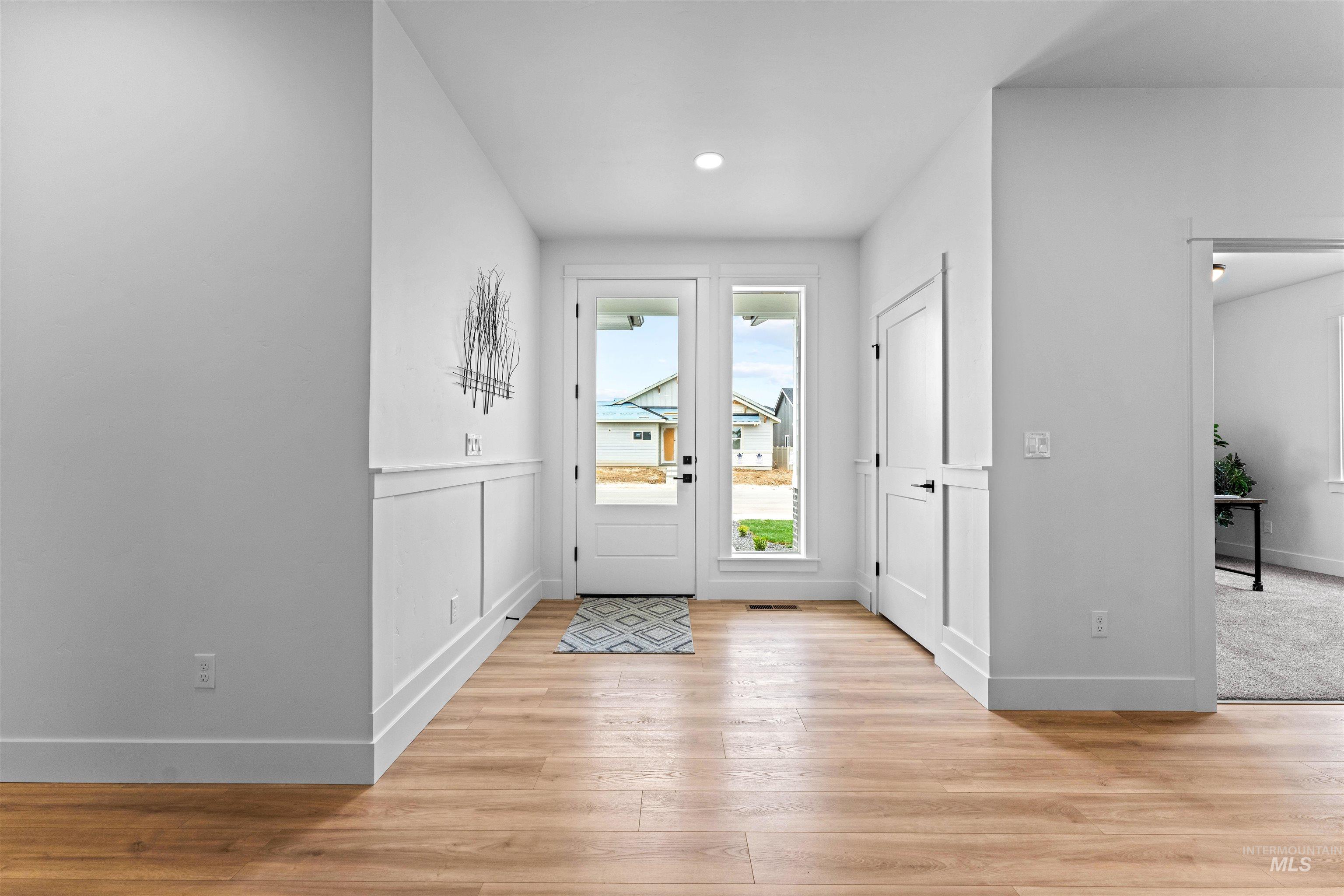 9943 W Sunberry Ct, Star, Idaho 83669, 4 Bedrooms, 2.5 Bathrooms, Residential For Sale, Price $679,995,MLS 98972937