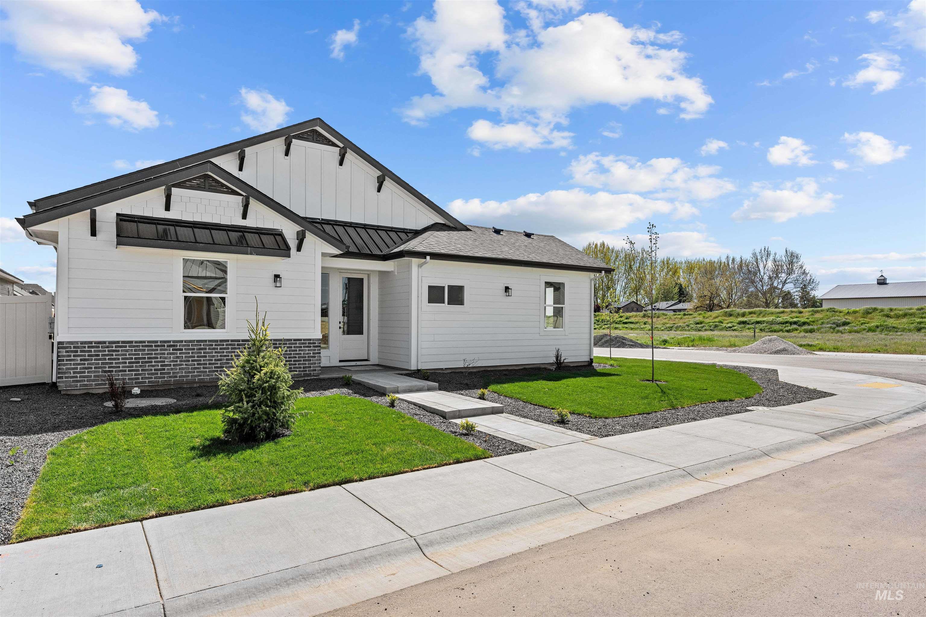9943 W Sunberry Ct, Star, Idaho 83669, 4 Bedrooms, 2.5 Bathrooms, Residential For Sale, Price $679,995,MLS 98972937