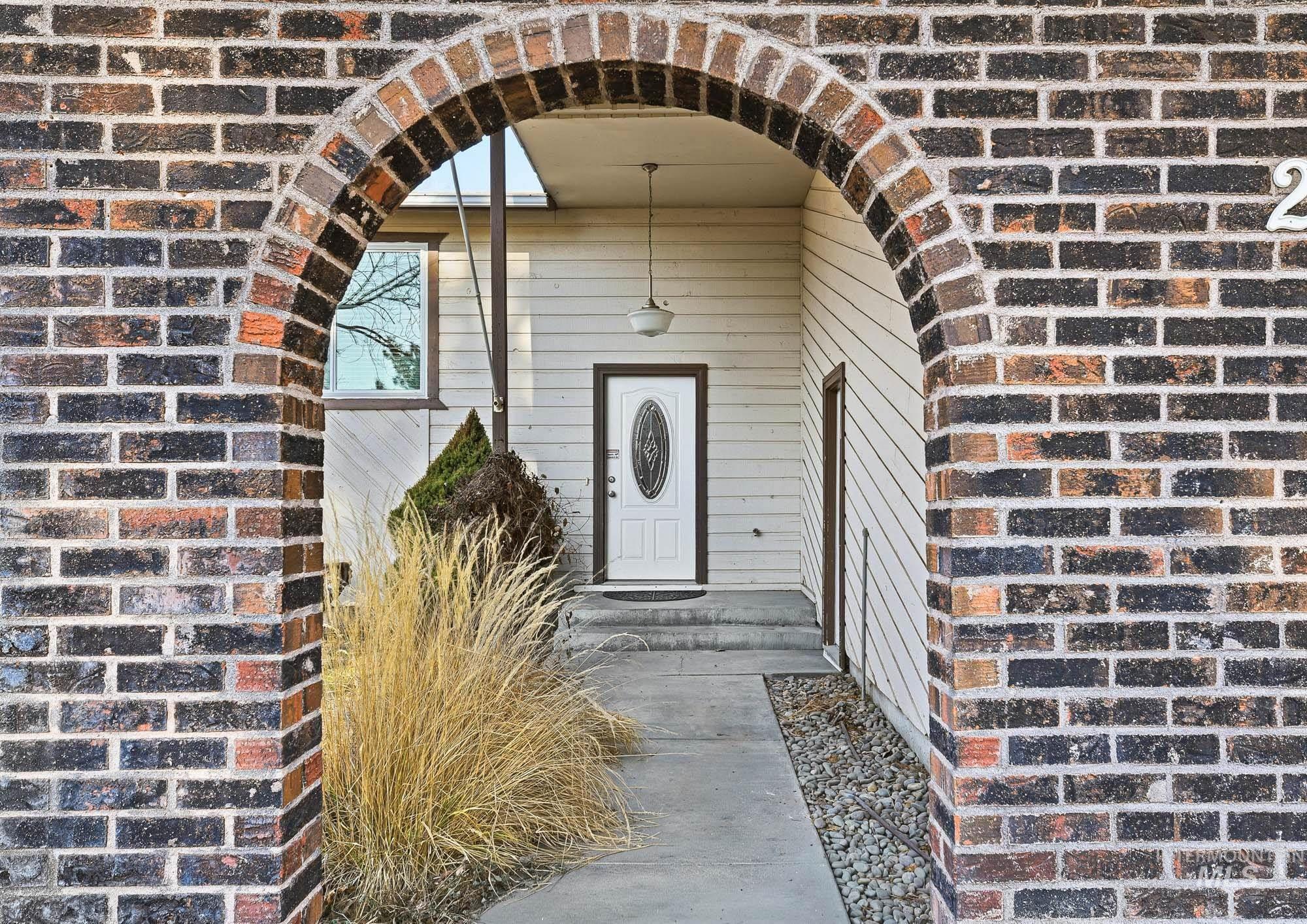 278 E Ranch Drive, Eagle, Idaho 83616, 5 Bedrooms, 3 Bathrooms, Residential For Sale, Price $565,000,MLS 98972939