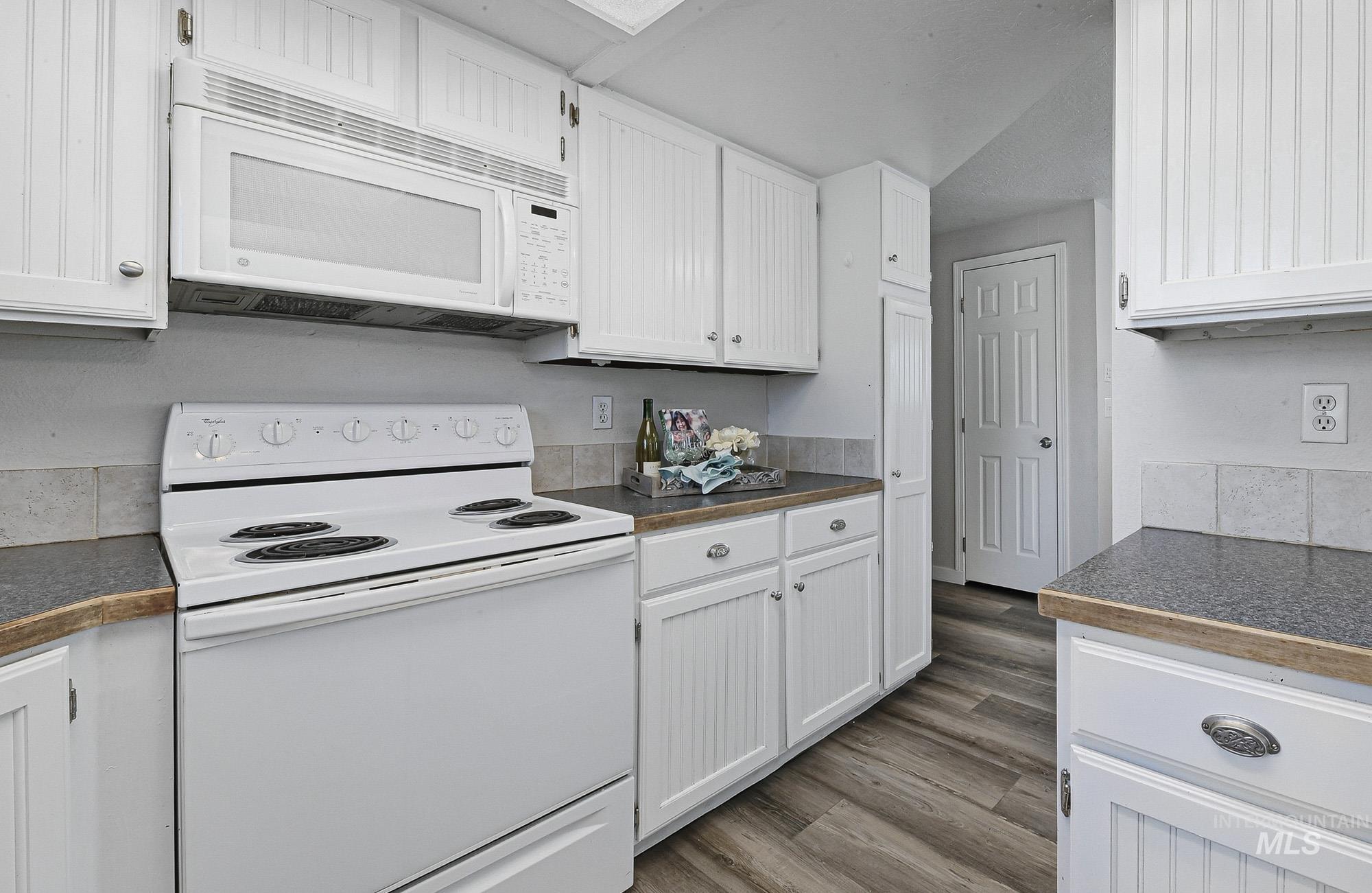 278 E Ranch Drive, Eagle, Idaho 83616, 5 Bedrooms, 3 Bathrooms, Residential For Sale, Price $565,000,MLS 98972939