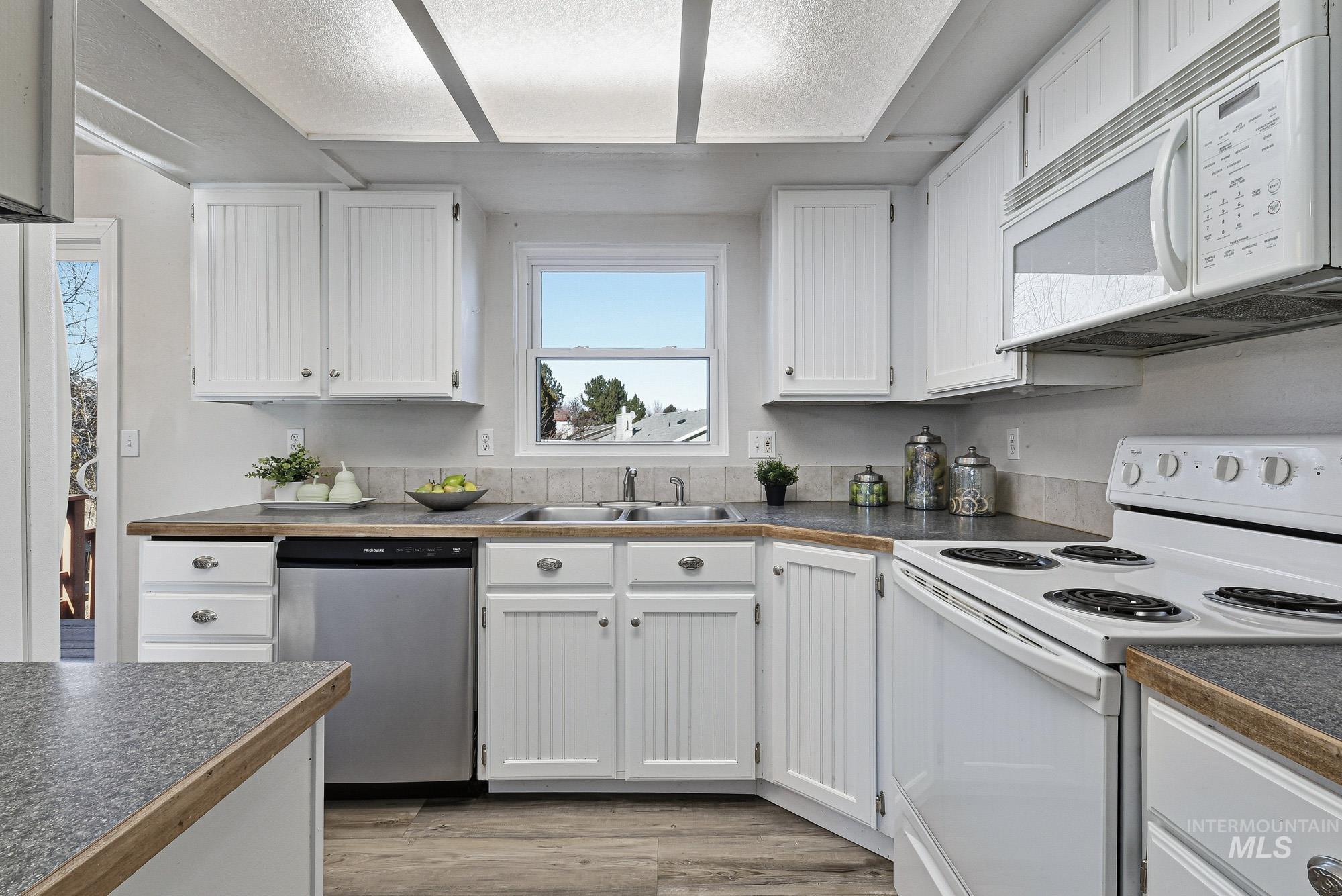 278 E Ranch Drive, Eagle, Idaho 83616, 5 Bedrooms, 3 Bathrooms, Residential For Sale, Price $565,000,MLS 98972939