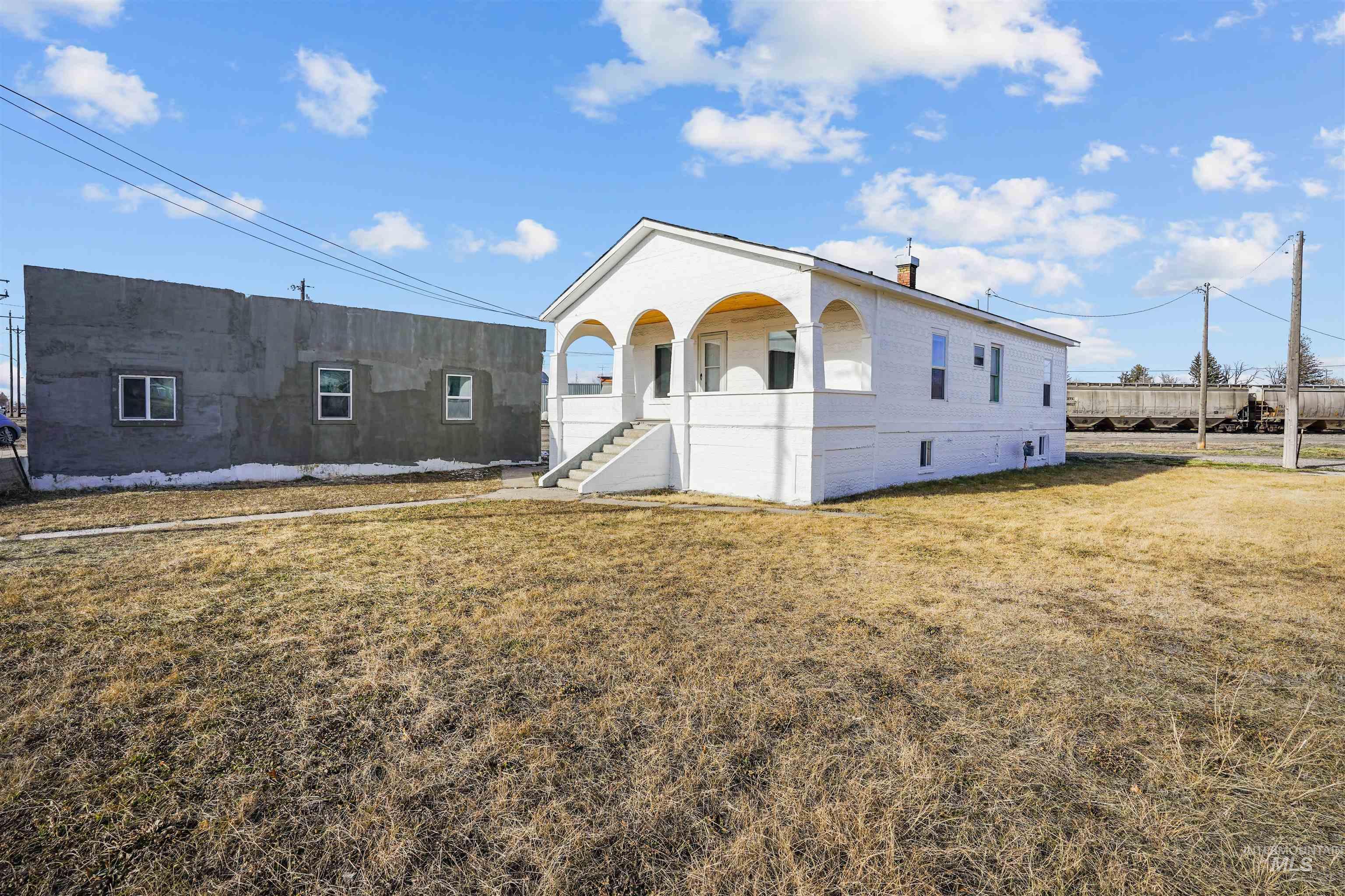 206 E 8th Street, Rupert, Idaho 83350, 2 Bedrooms, 2 Bathrooms, Residential For Sale, Price $250,000,MLS 98972940