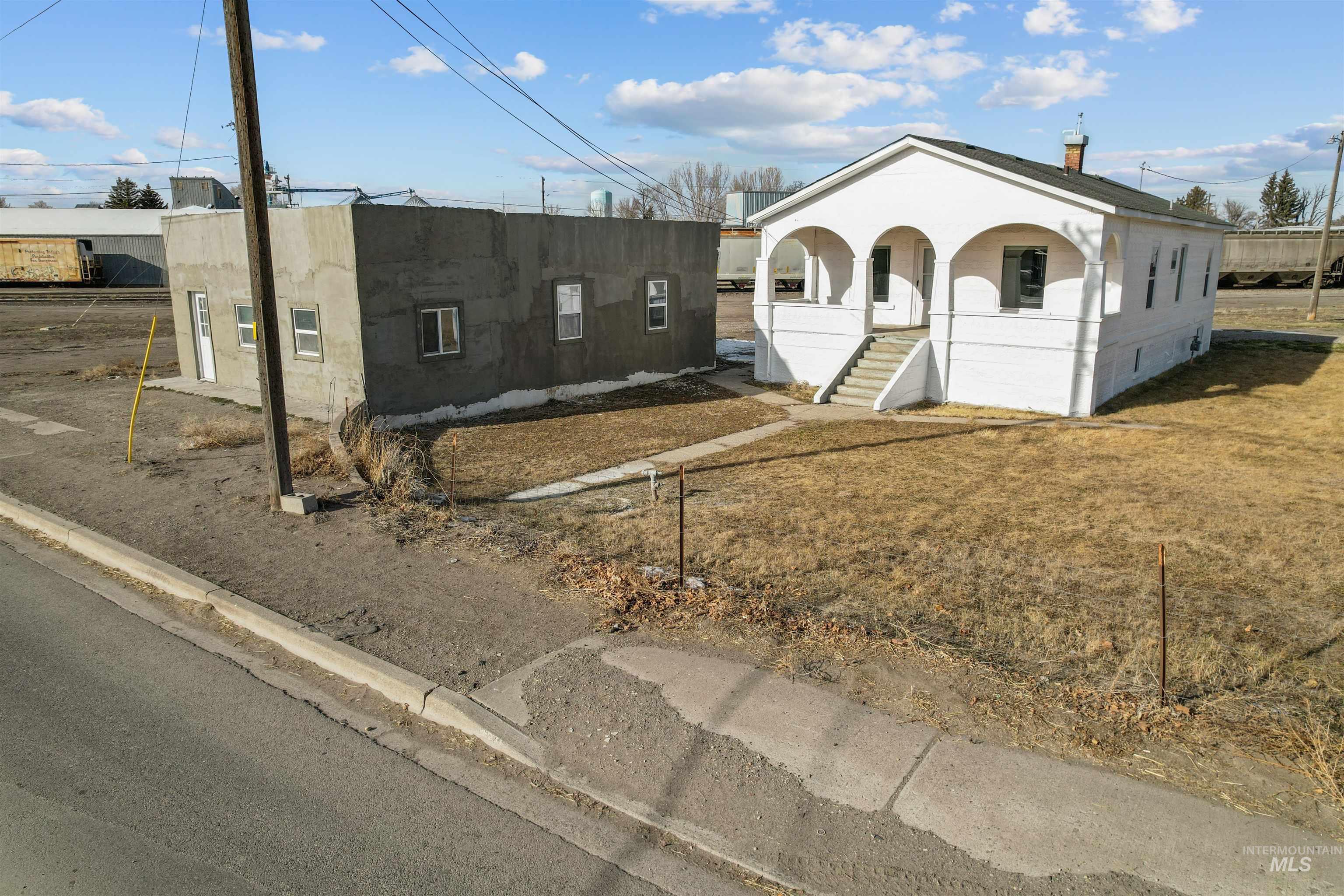 206 E 8th Street, Rupert, Idaho 83350, 2 Bedrooms, 2 Bathrooms, Residential For Sale, Price $250,000,MLS 98972940