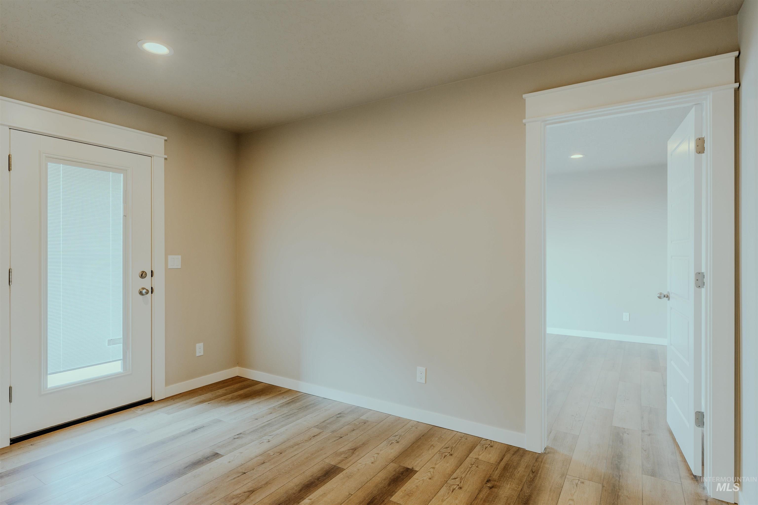 1214 Phillips Circle, Ontario, Oregon 97914-3905, 2 Bedrooms, 2 Bathrooms, Residential For Sale, Price $295,000,MLS 98972943