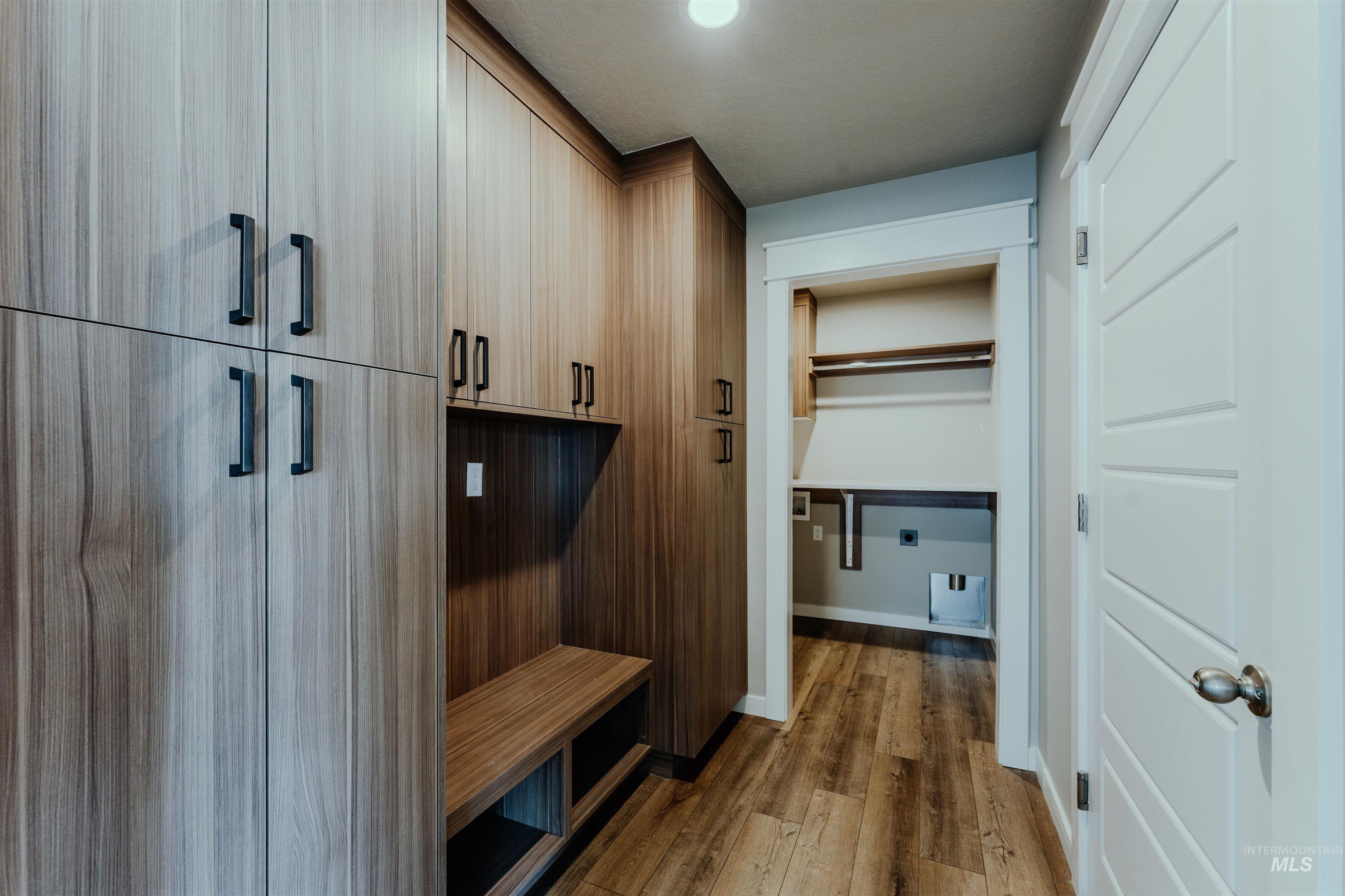 1214 Phillips Circle, Ontario, Oregon 97914-3905, 2 Bedrooms, 2 Bathrooms, Residential For Sale, Price $295,000,MLS 98972943