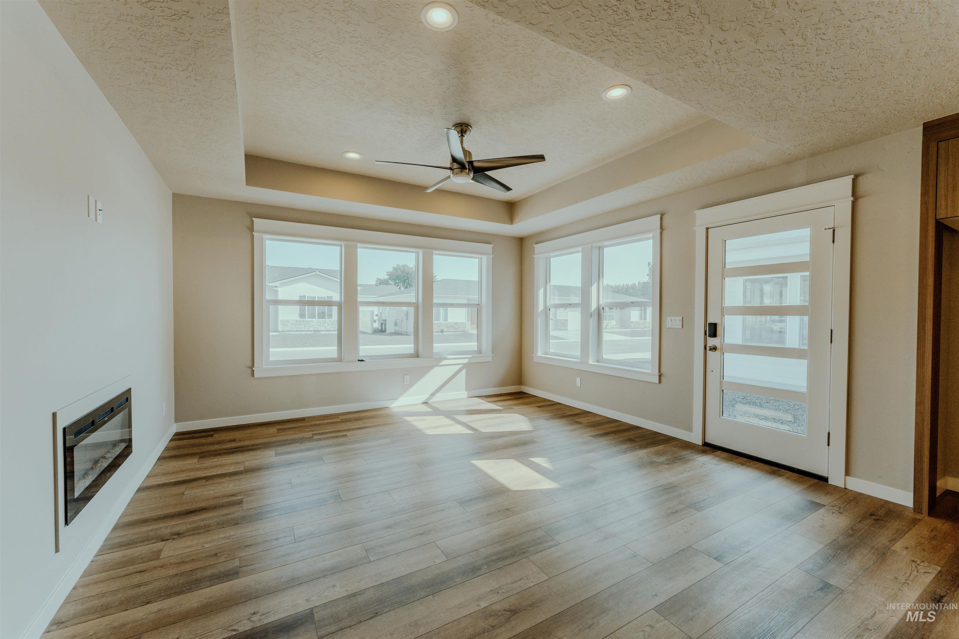 1214 Phillips Circle, Ontario, Oregon 97914-3905, 2 Bedrooms, 2 Bathrooms, Residential For Sale, Price $295,000,MLS 98972943