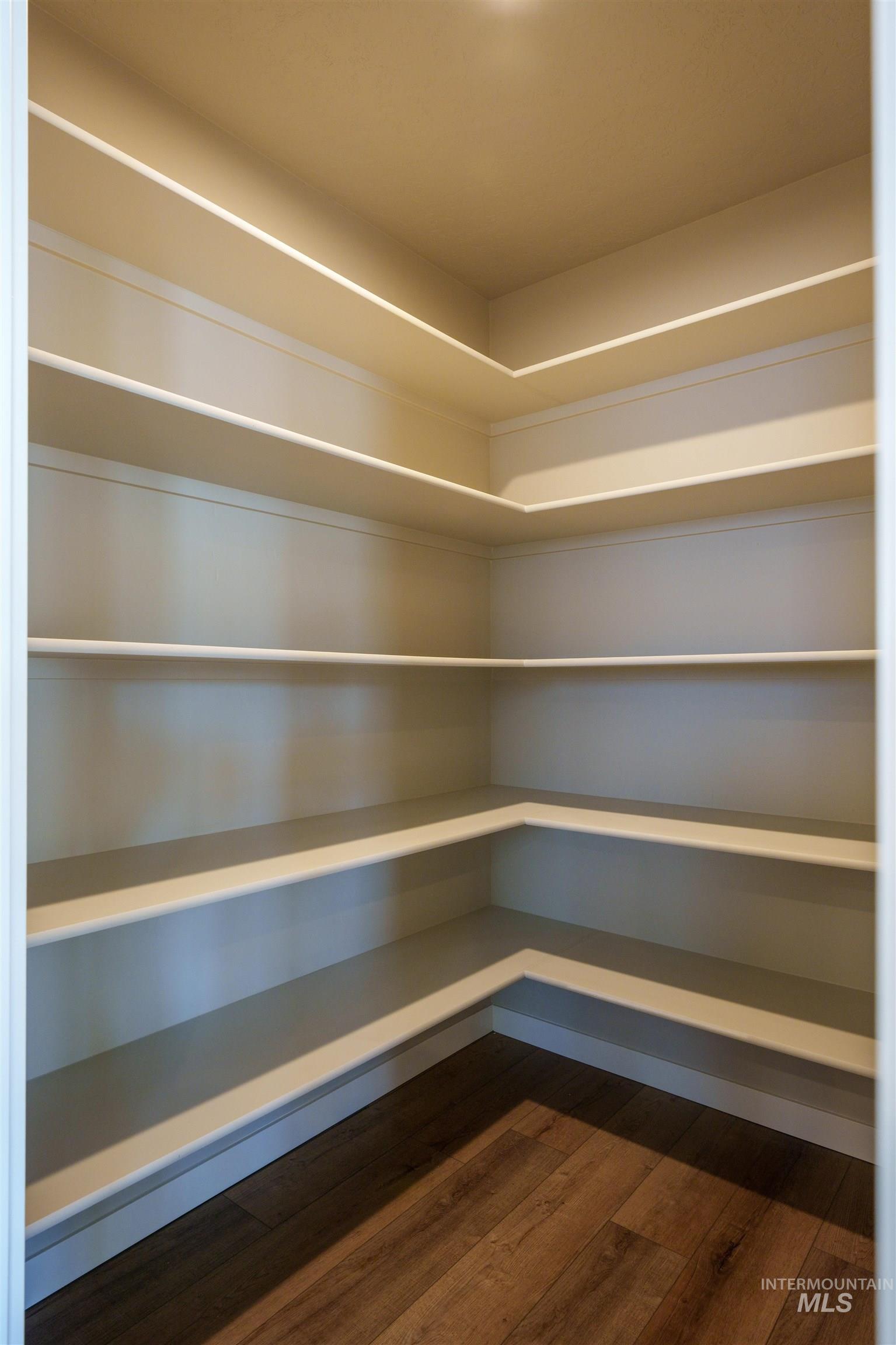 1214 Phillips Circle, Ontario, Oregon 97914-3905, 2 Bedrooms, 2 Bathrooms, Residential For Sale, Price $295,000,MLS 98972943